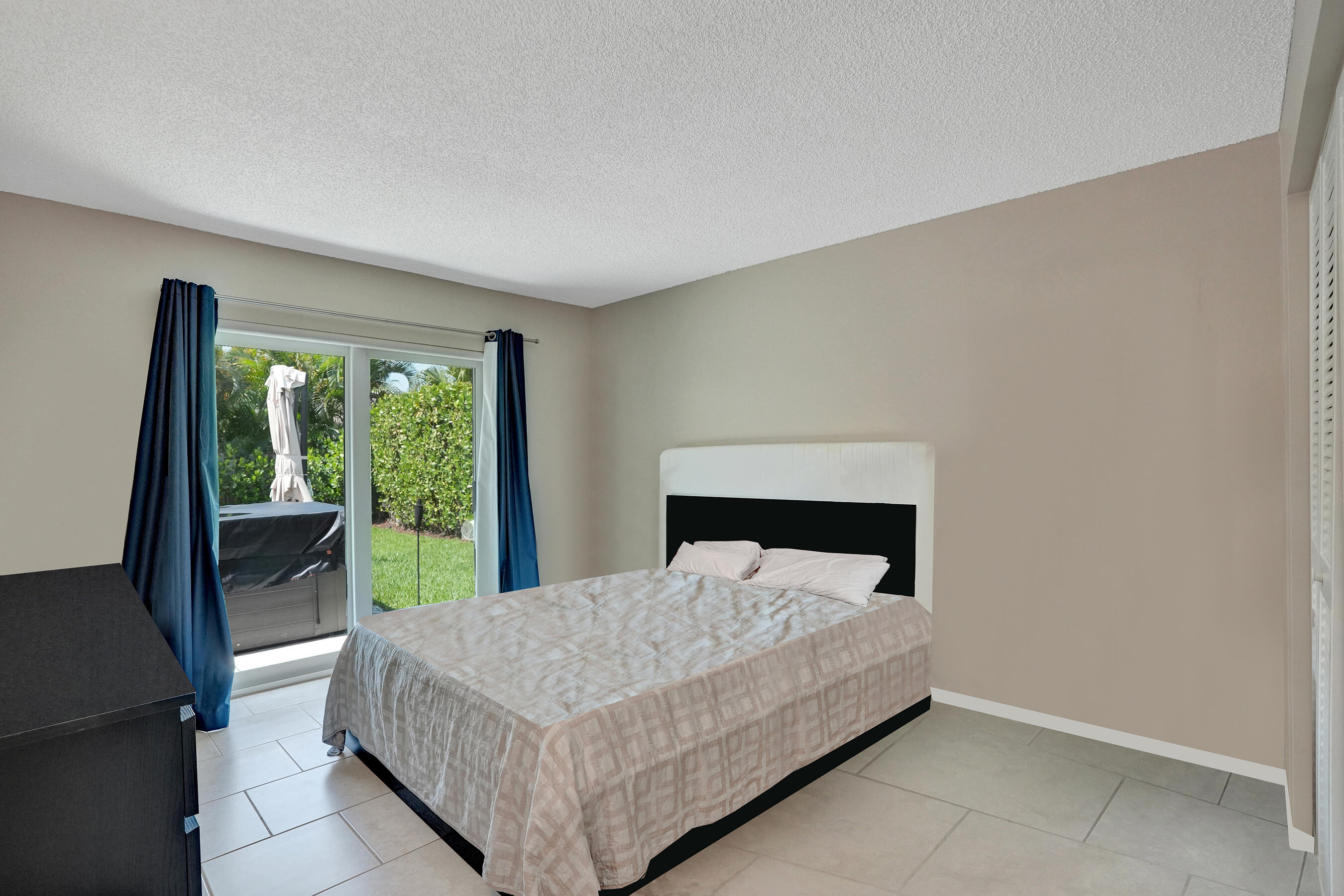 TROPIC PALMS 2 - Residential