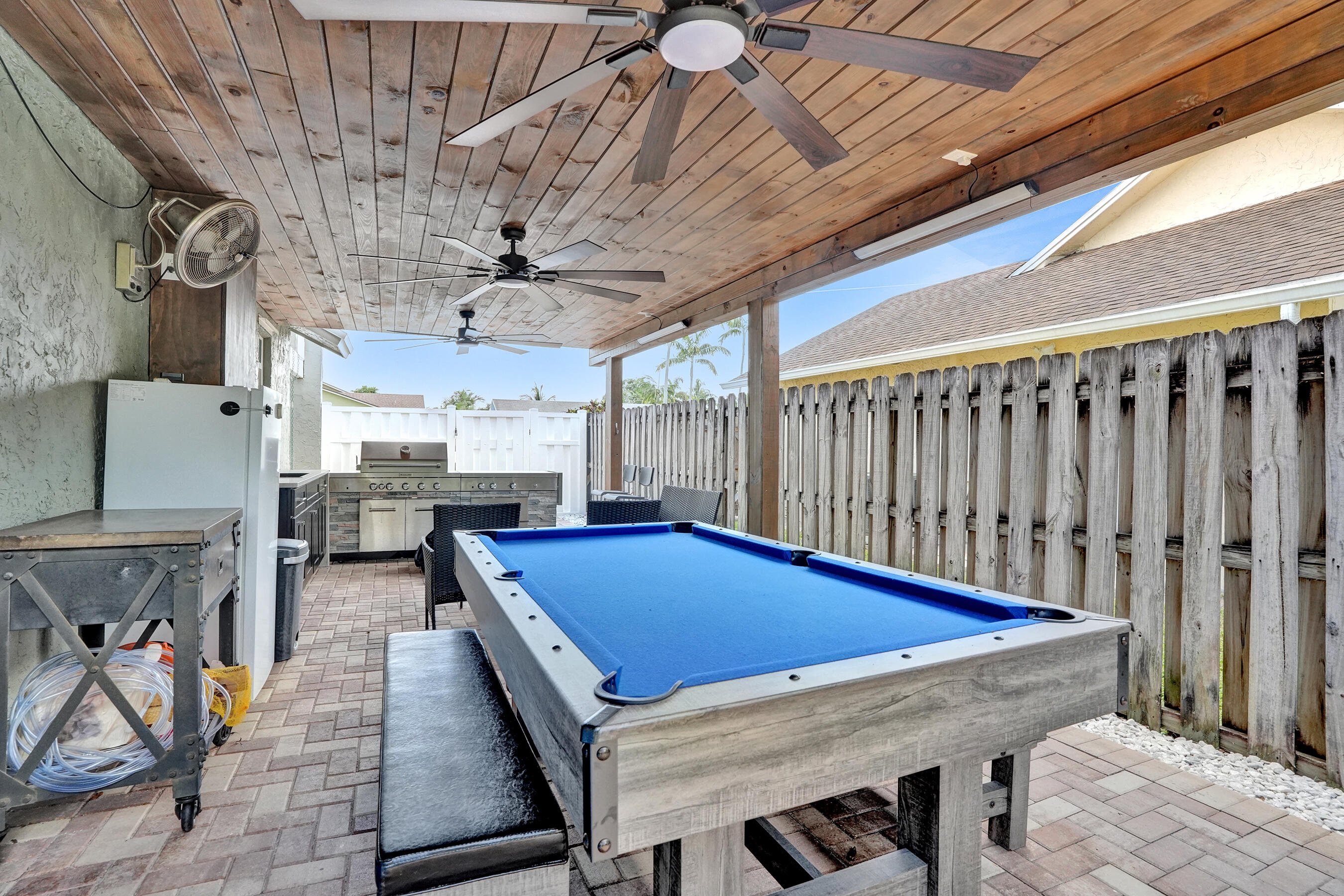 TROPIC PALMS 2 - Residential