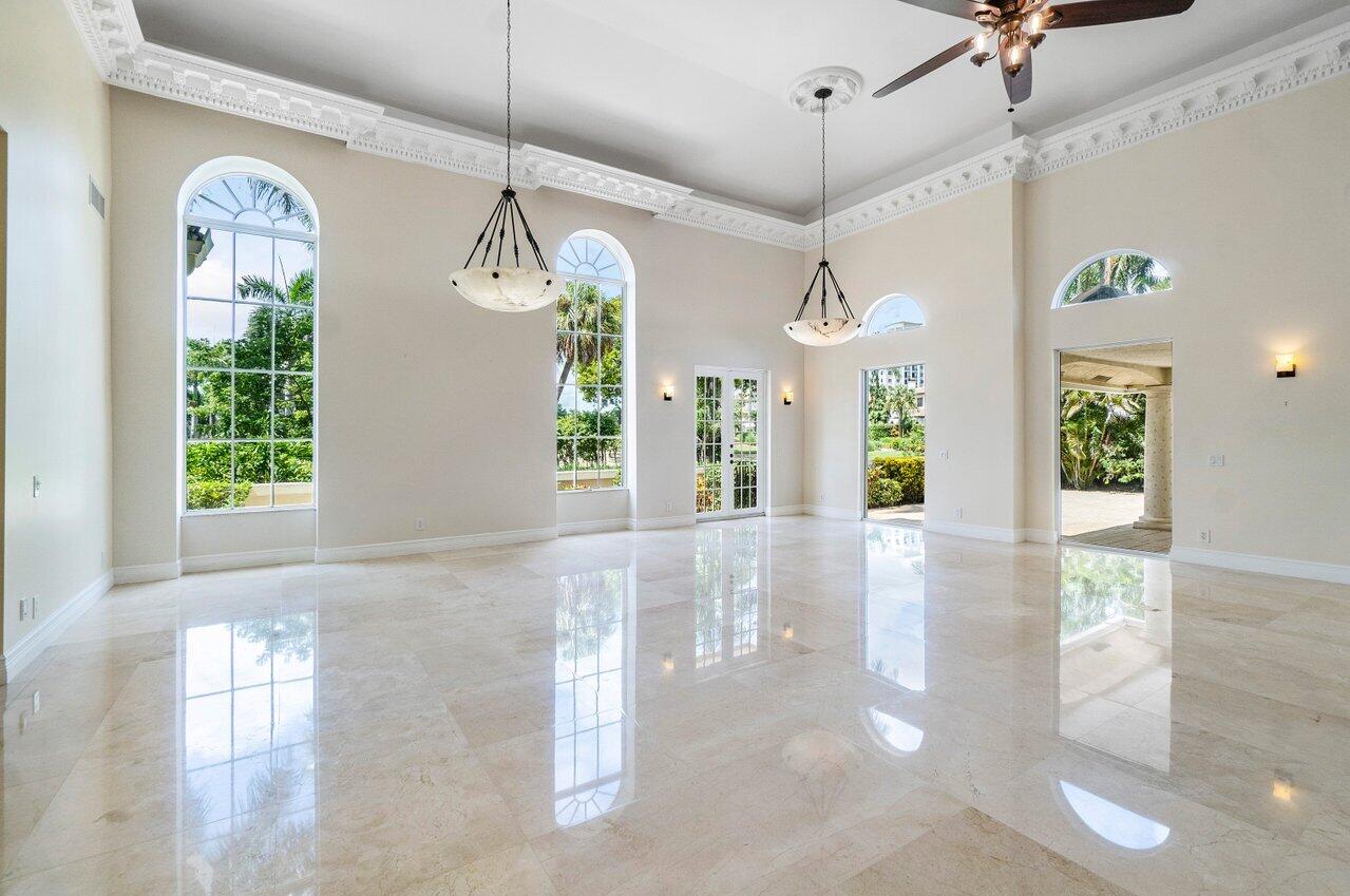 ROYAL PALM YACHT & COUNTRY CLUB - Residential