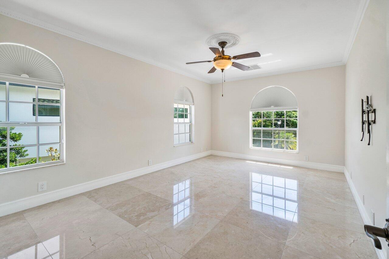 ROYAL PALM YACHT & COUNTRY CLUB - Residential