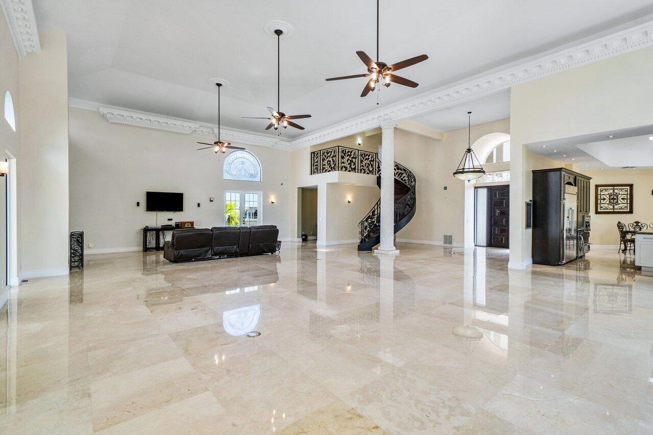 ROYAL PALM YACHT & COUNTRY CLUB - Residential
