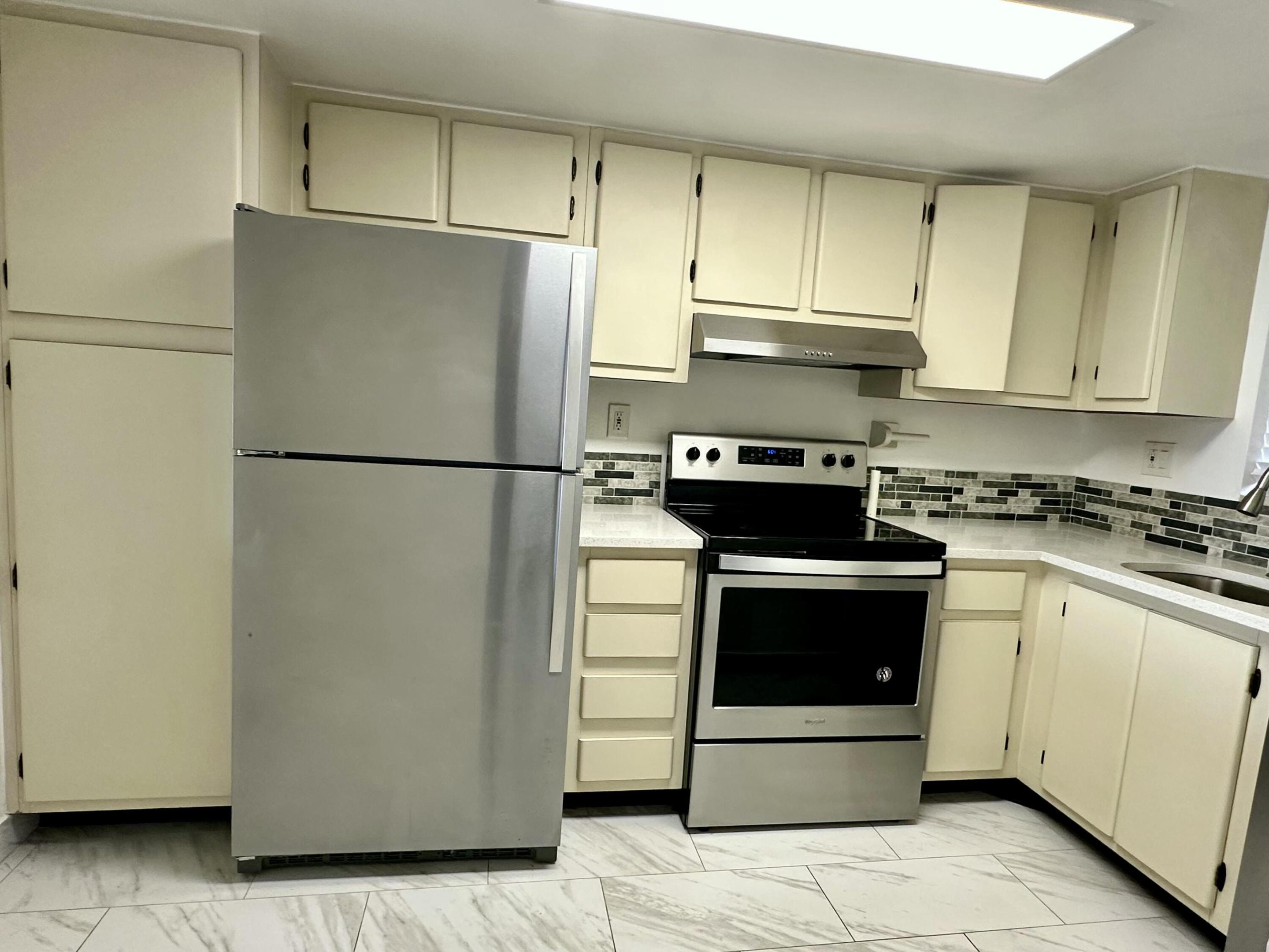 ROLLING HILLS GOLF AND TENNIS - Residential Lease