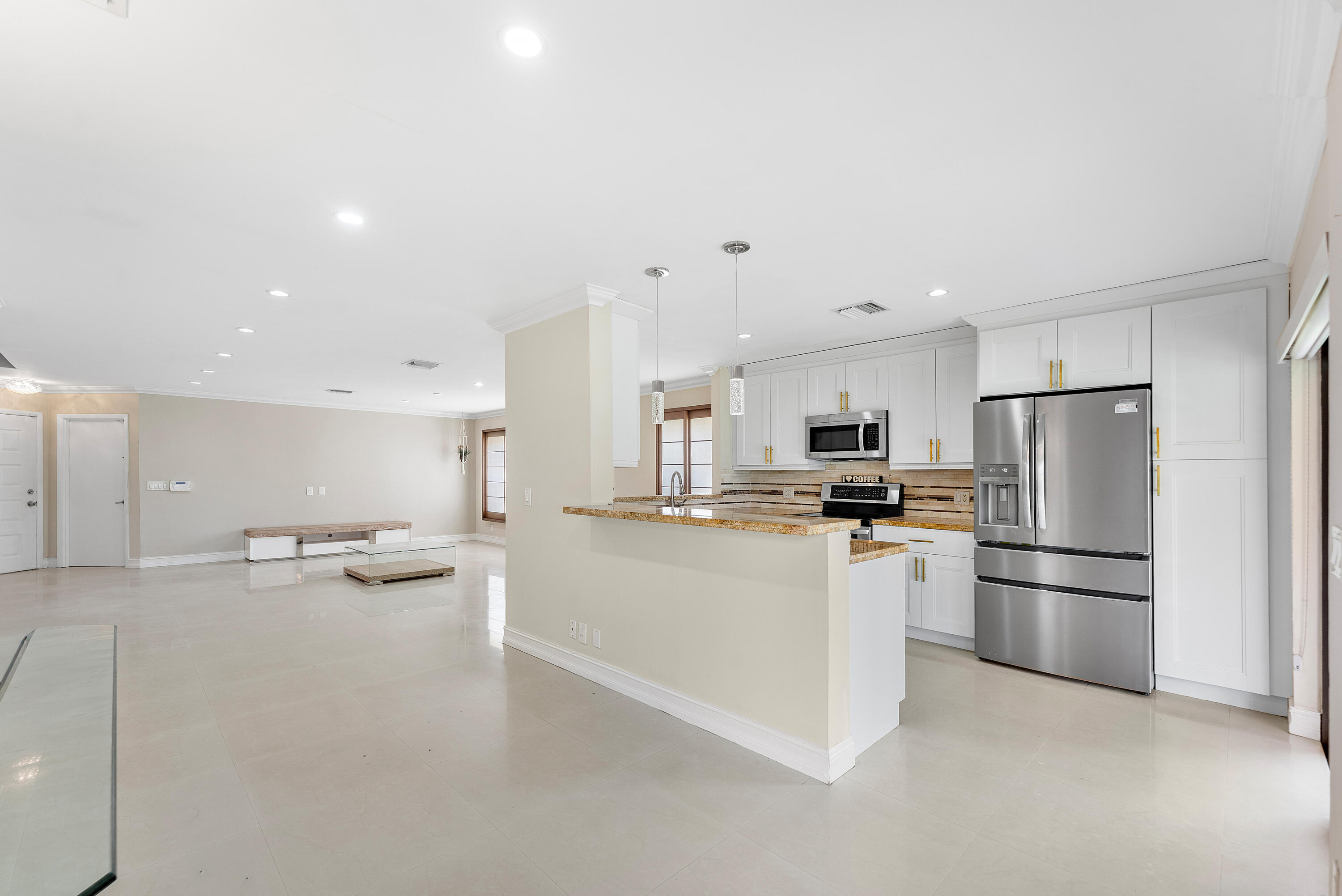 BOCA FONTANA TR E - Residential Lease