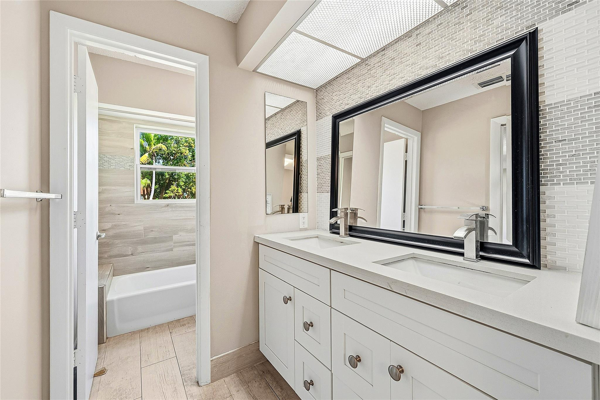 BOCA FONTANA TR E - Residential Lease