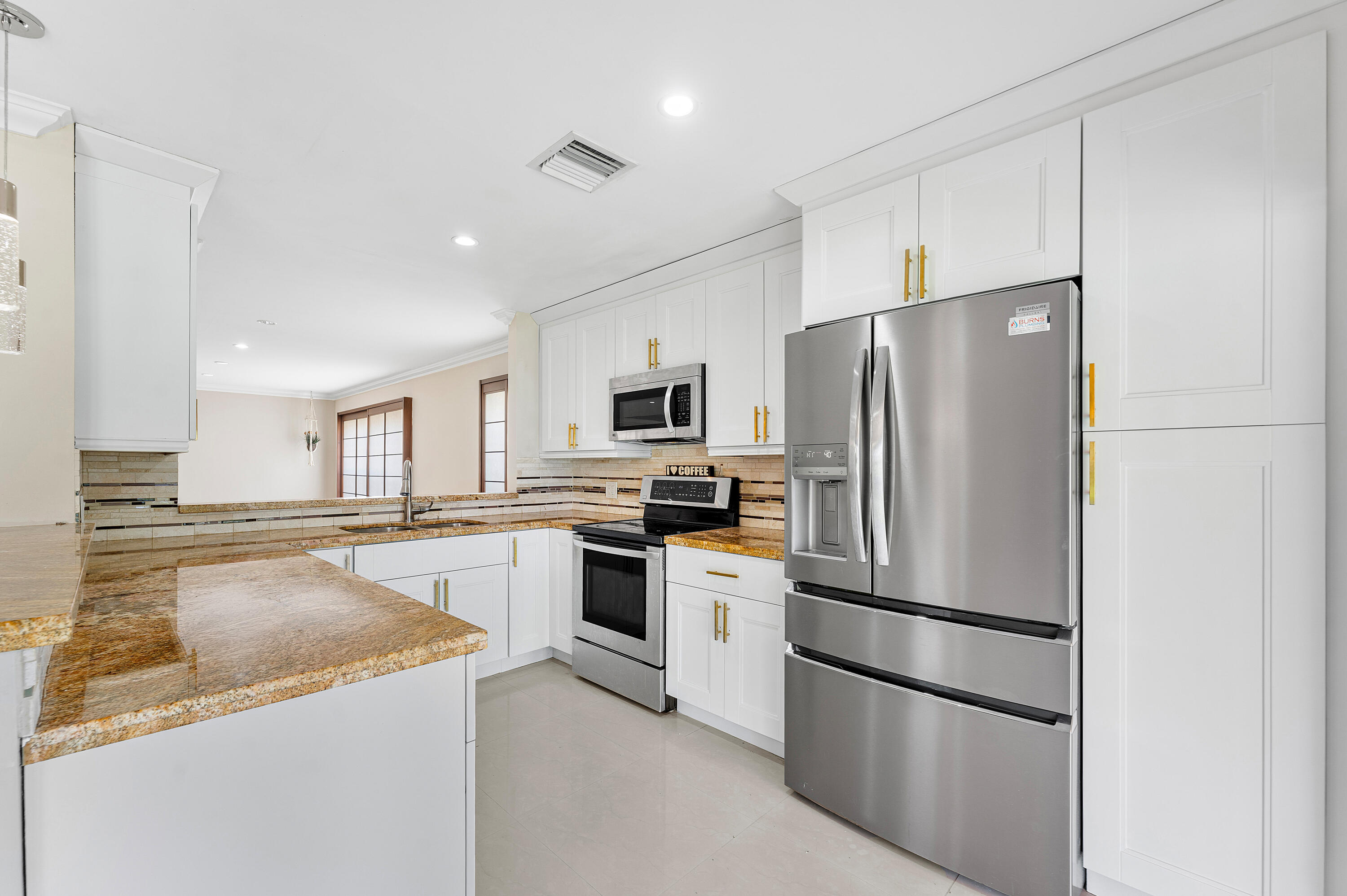 BOCA FONTANA TR E - Residential Lease