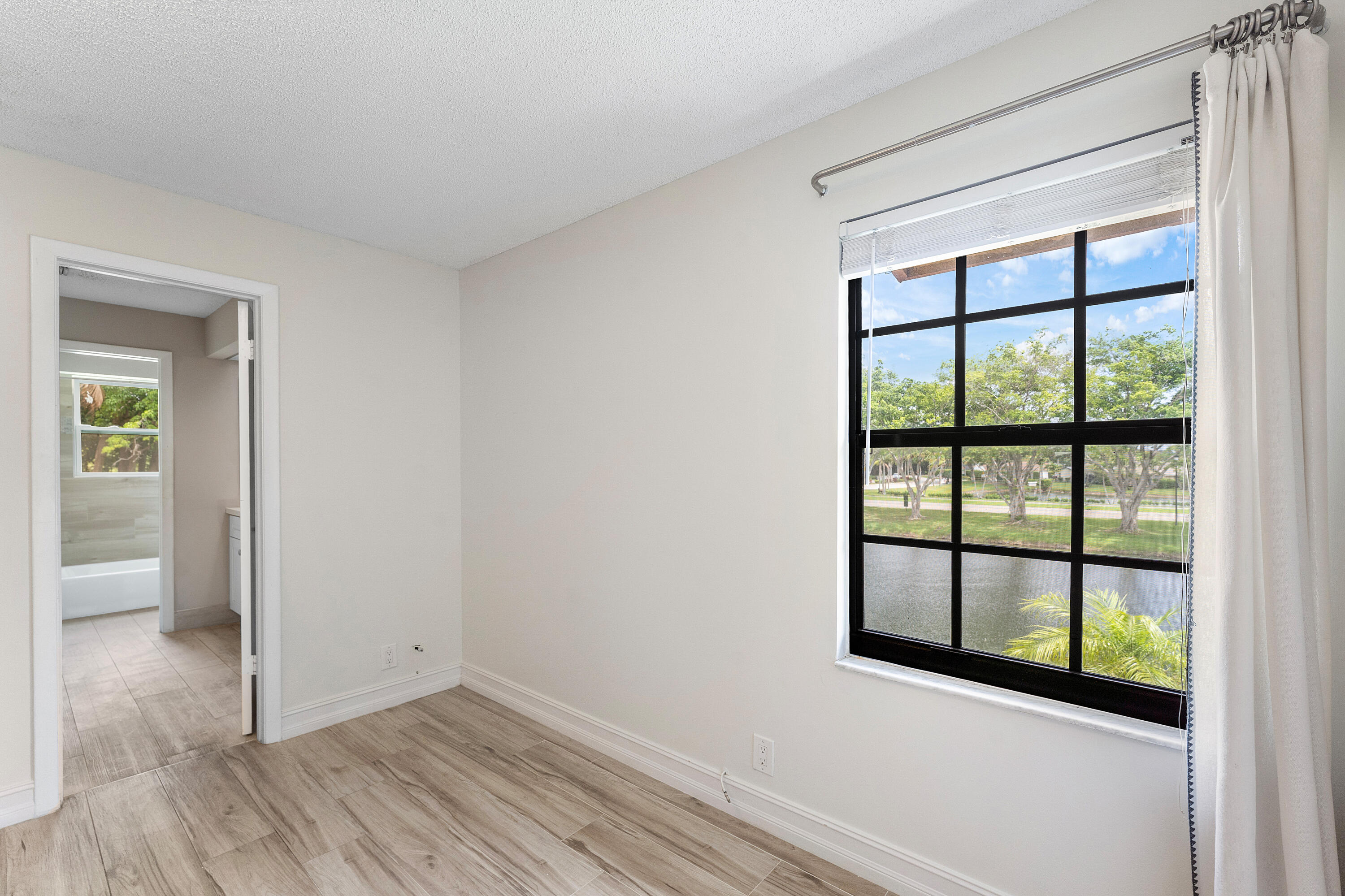 BOCA FONTANA TR E - Residential Lease