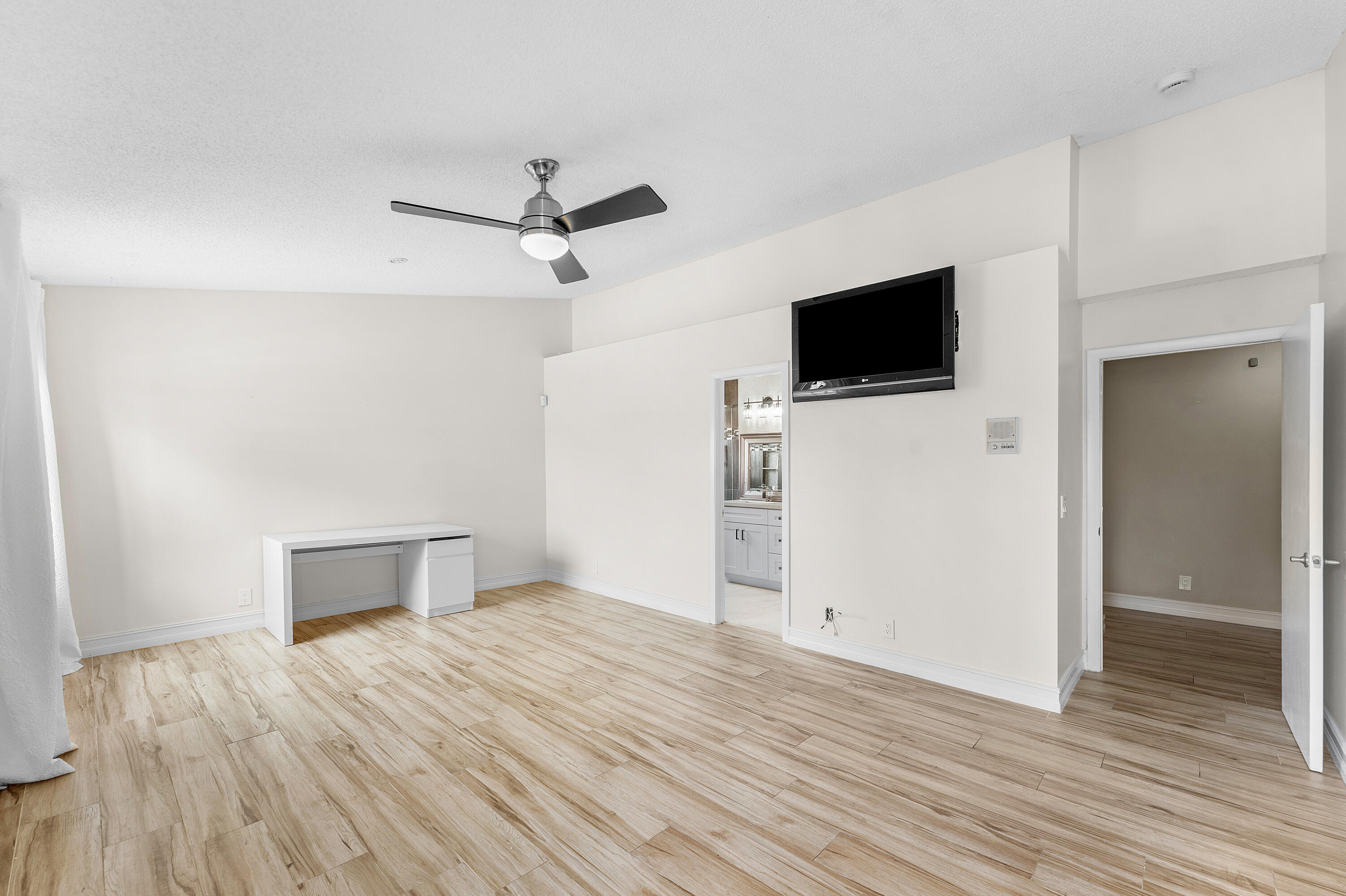 BOCA FONTANA TR E - Residential Lease