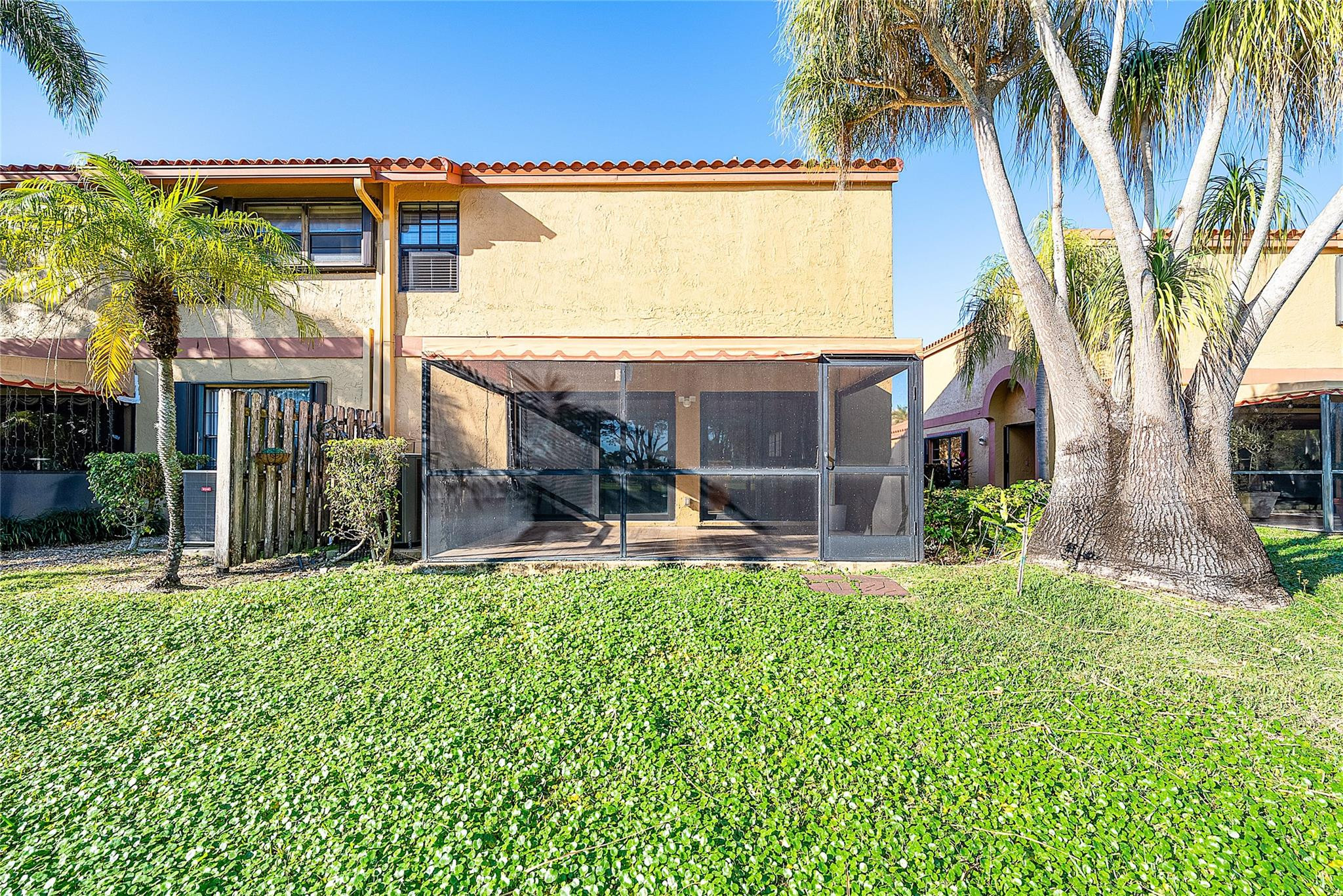 BOCA FONTANA TR E - Residential Lease
