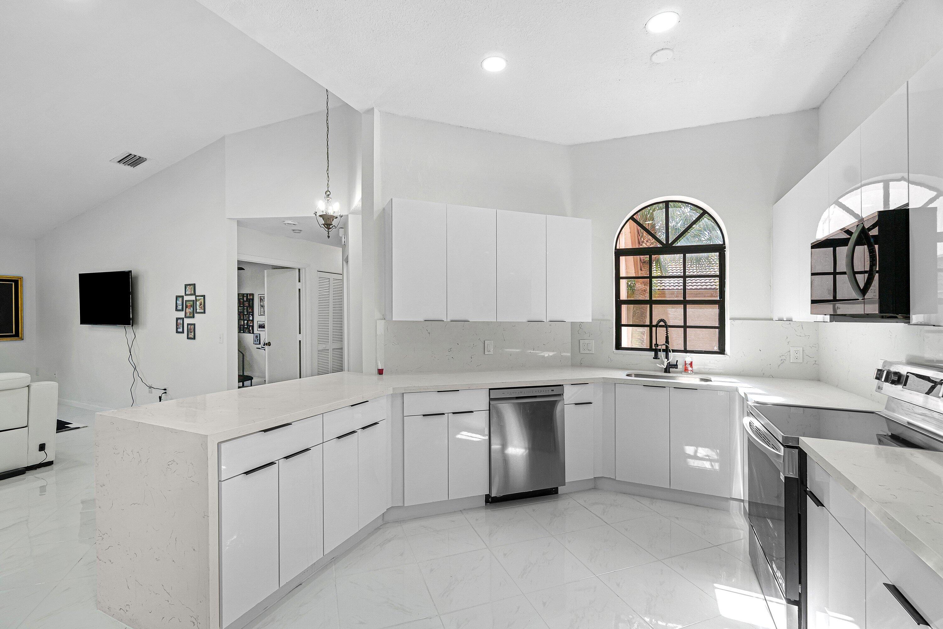 DIAMANTE VILLAGE CONDO - Residential