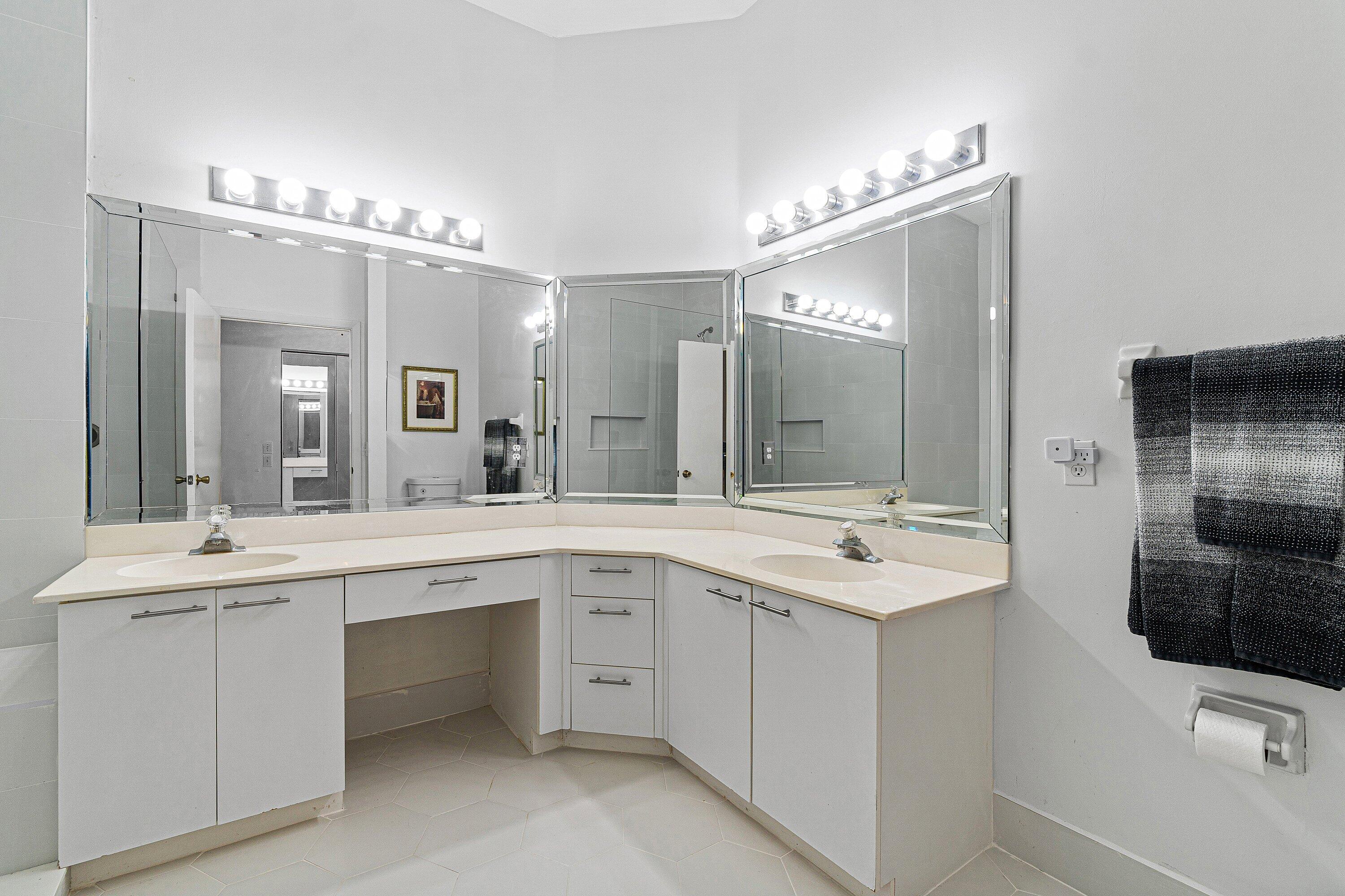 DIAMANTE VILLAGE CONDO - Residential