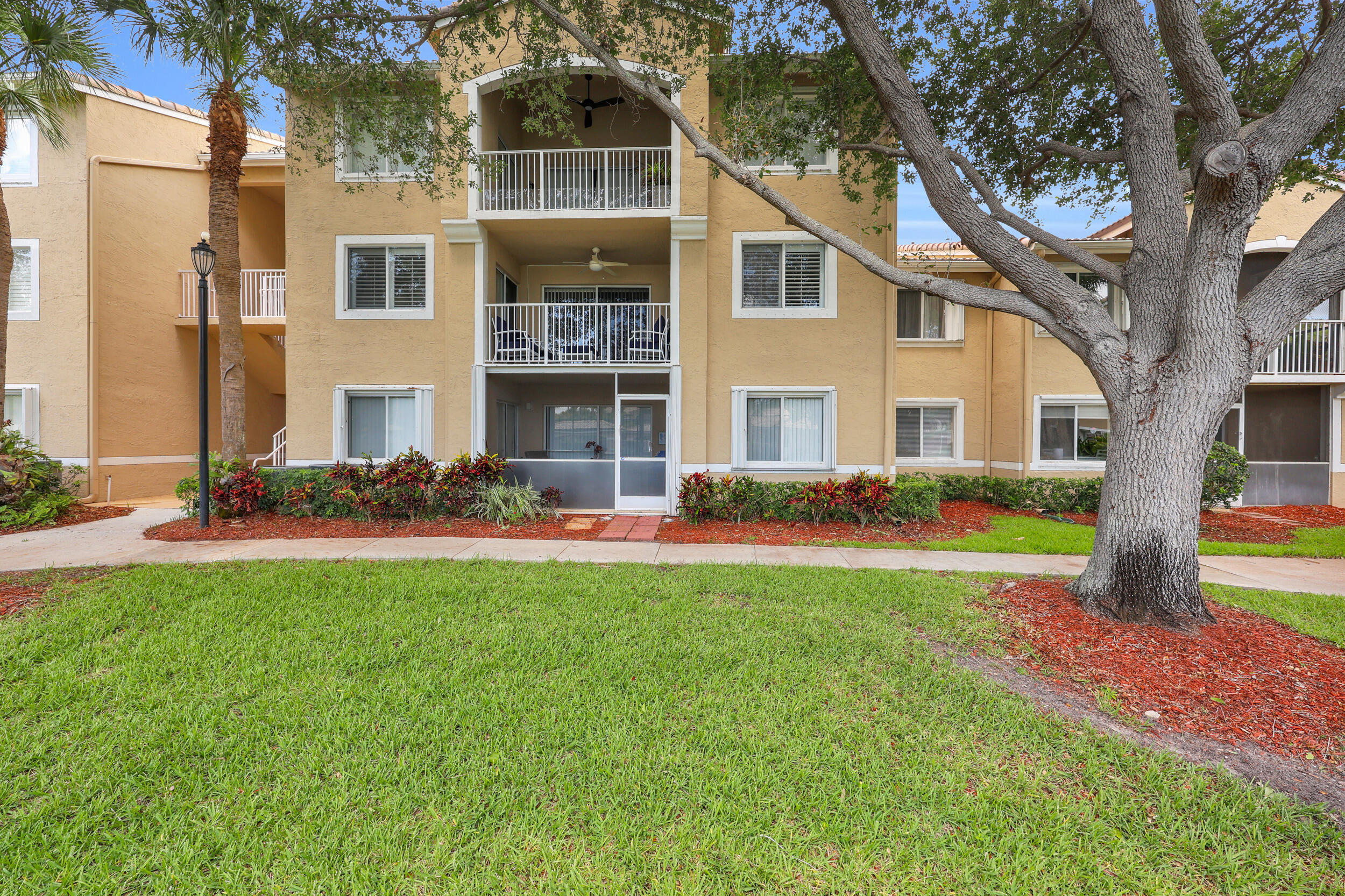 LIGHTHOUSE COVE AT TEQUESTA CONDO - Residential Lease