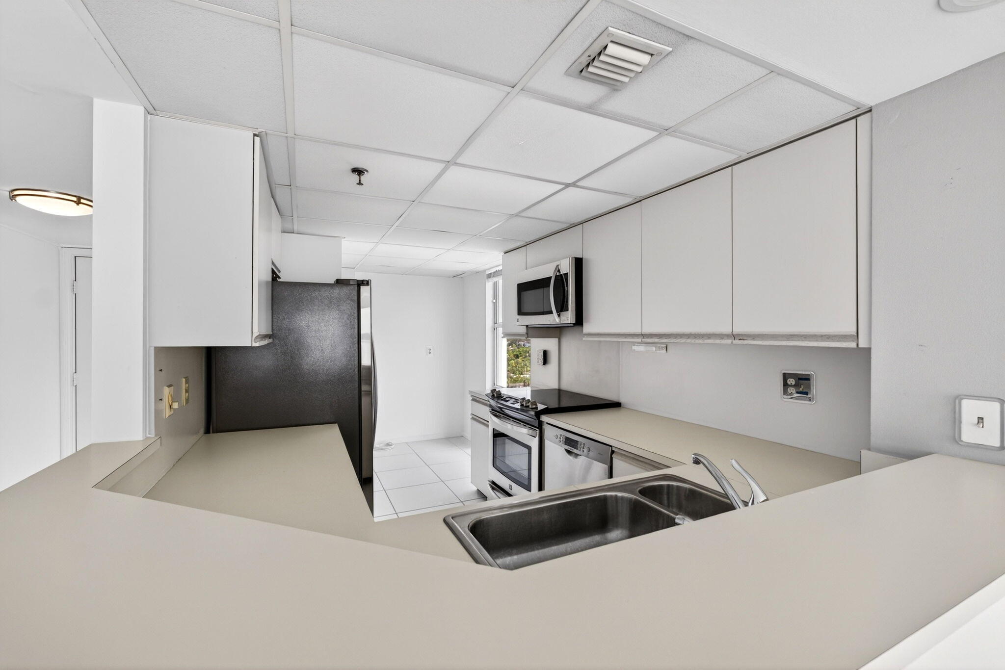 HARBOR TOWERS & MARINA CONDO - Residential Lease