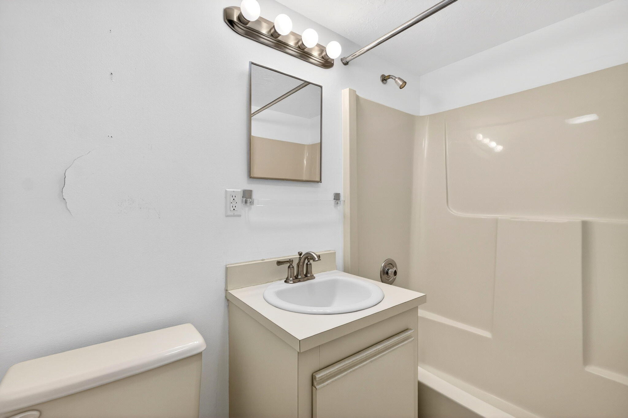 HARBOR TOWERS & MARINA CONDO - Residential Lease