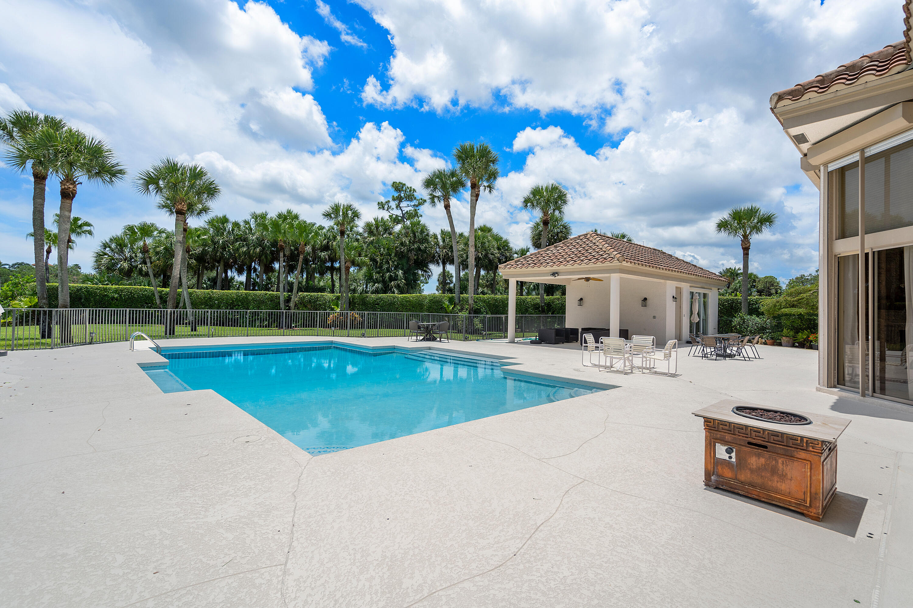 BREAKERS WEST 12 - Residential