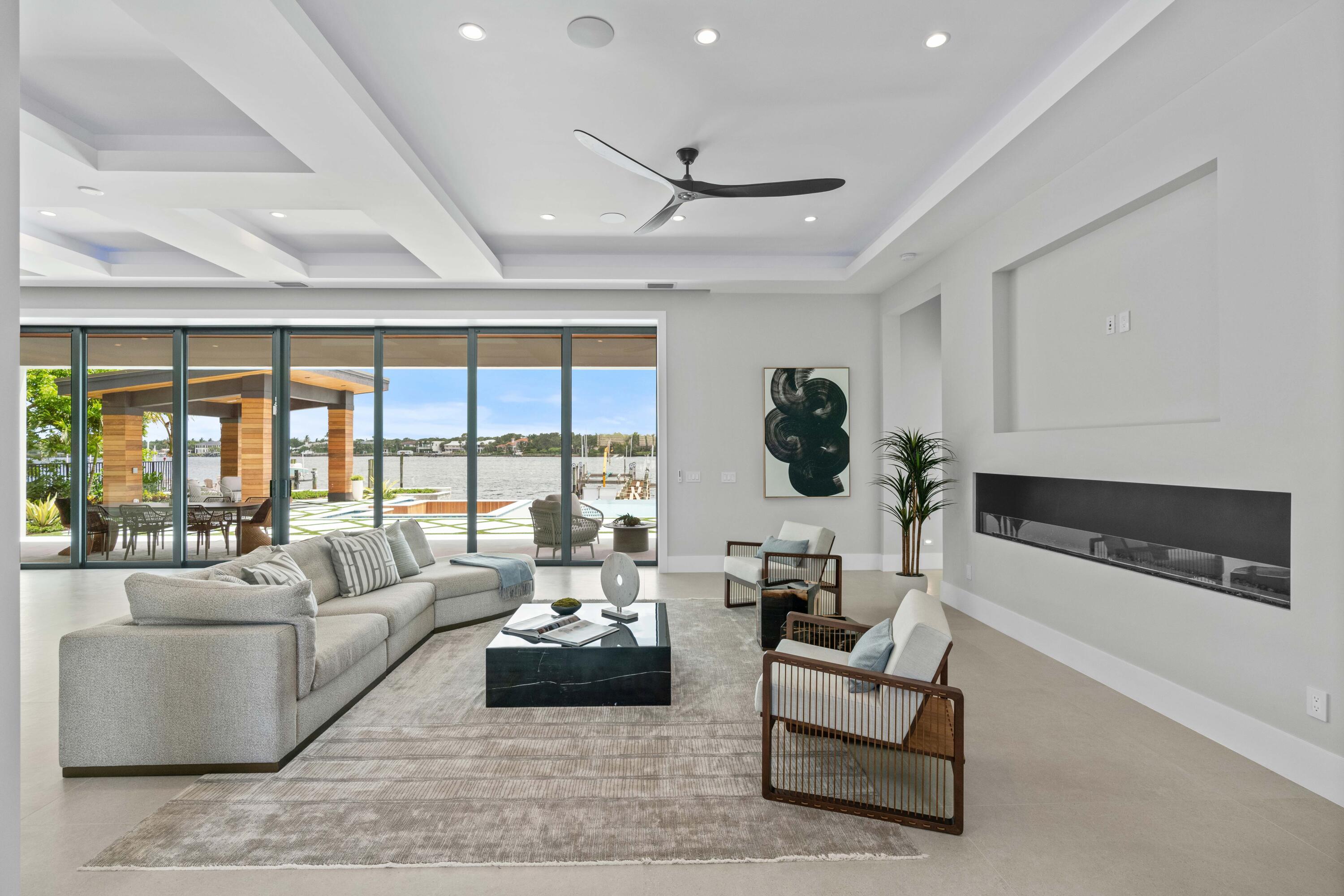 TEQUESTA COUNTRY CLUB - Residential