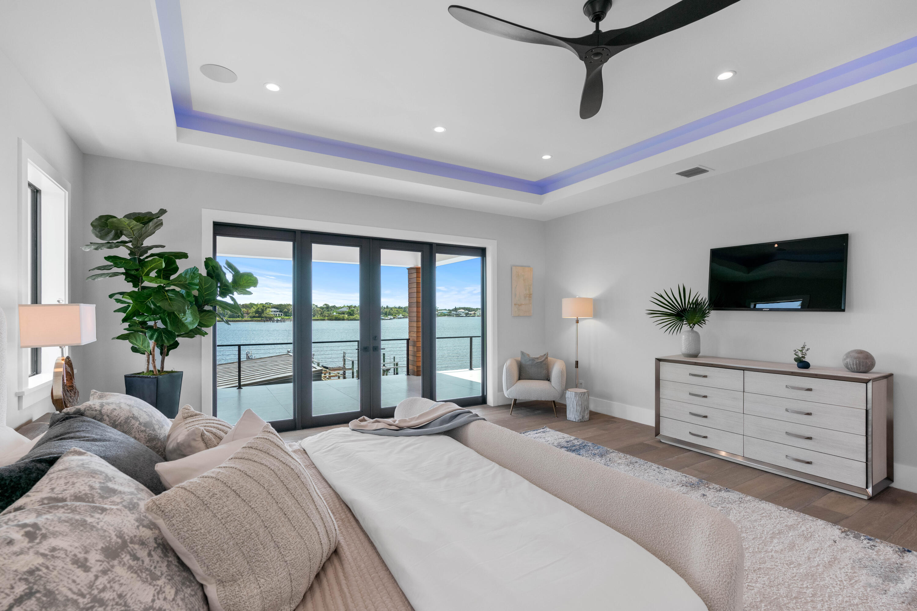 TEQUESTA COUNTRY CLUB - Residential