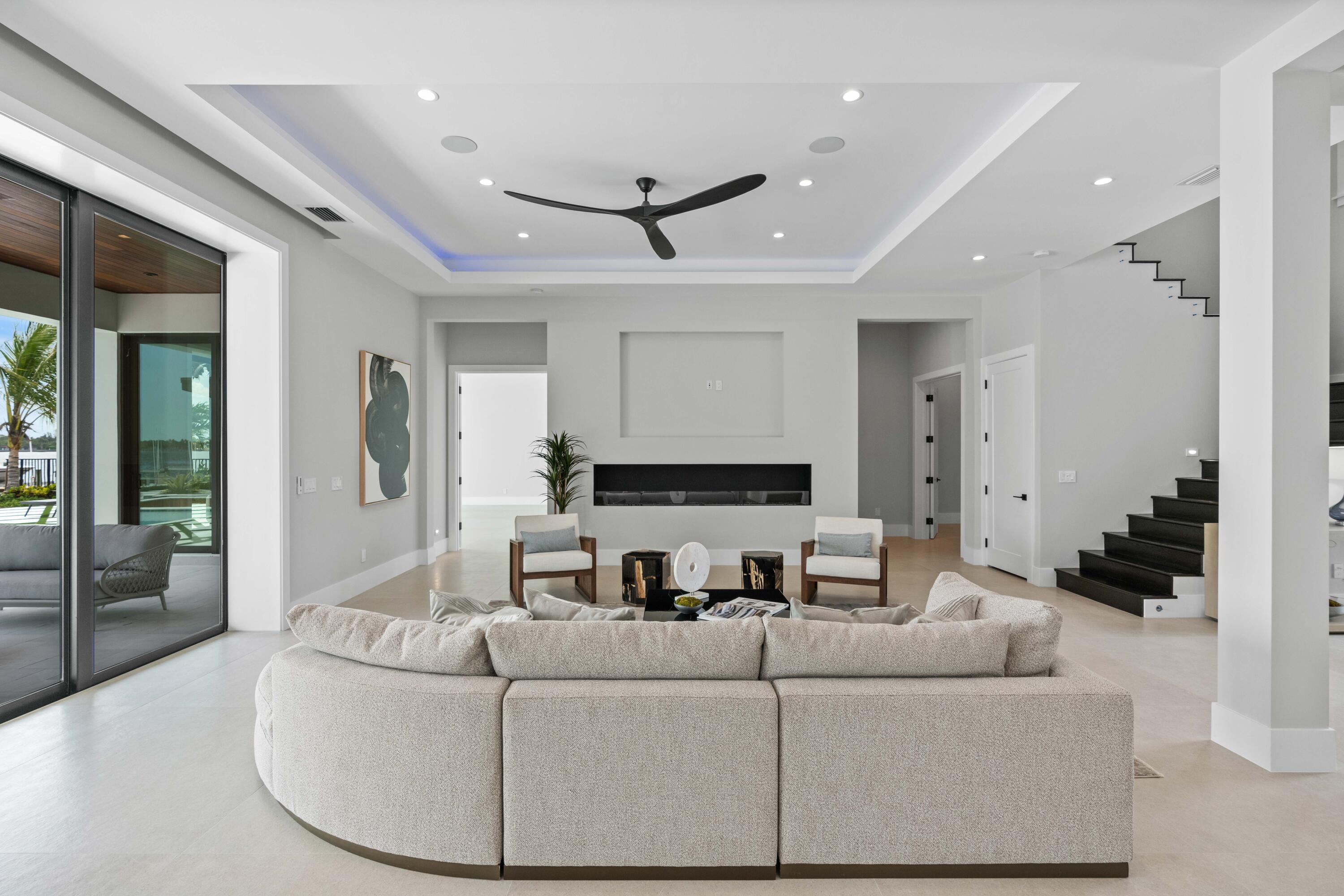 TEQUESTA COUNTRY CLUB - Residential
