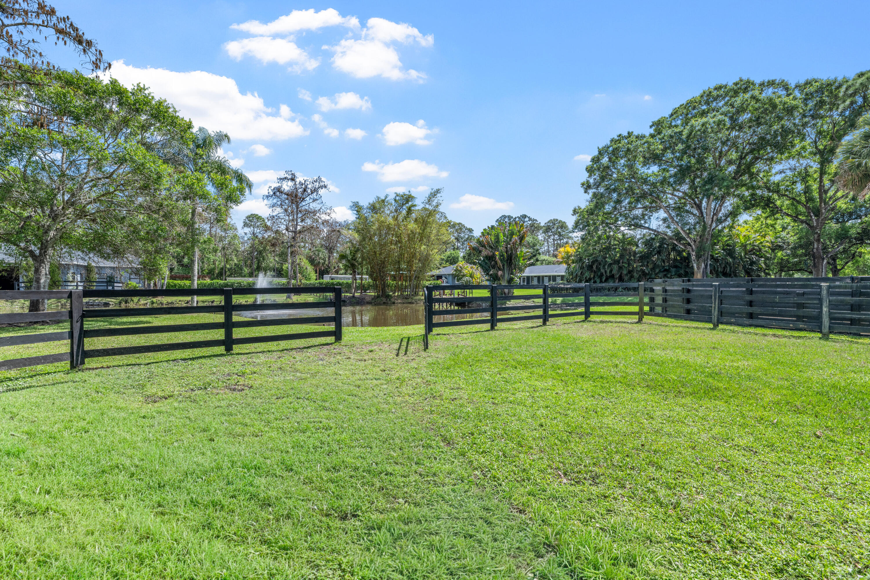 LOXAHATCHEE GROVES - Residential
