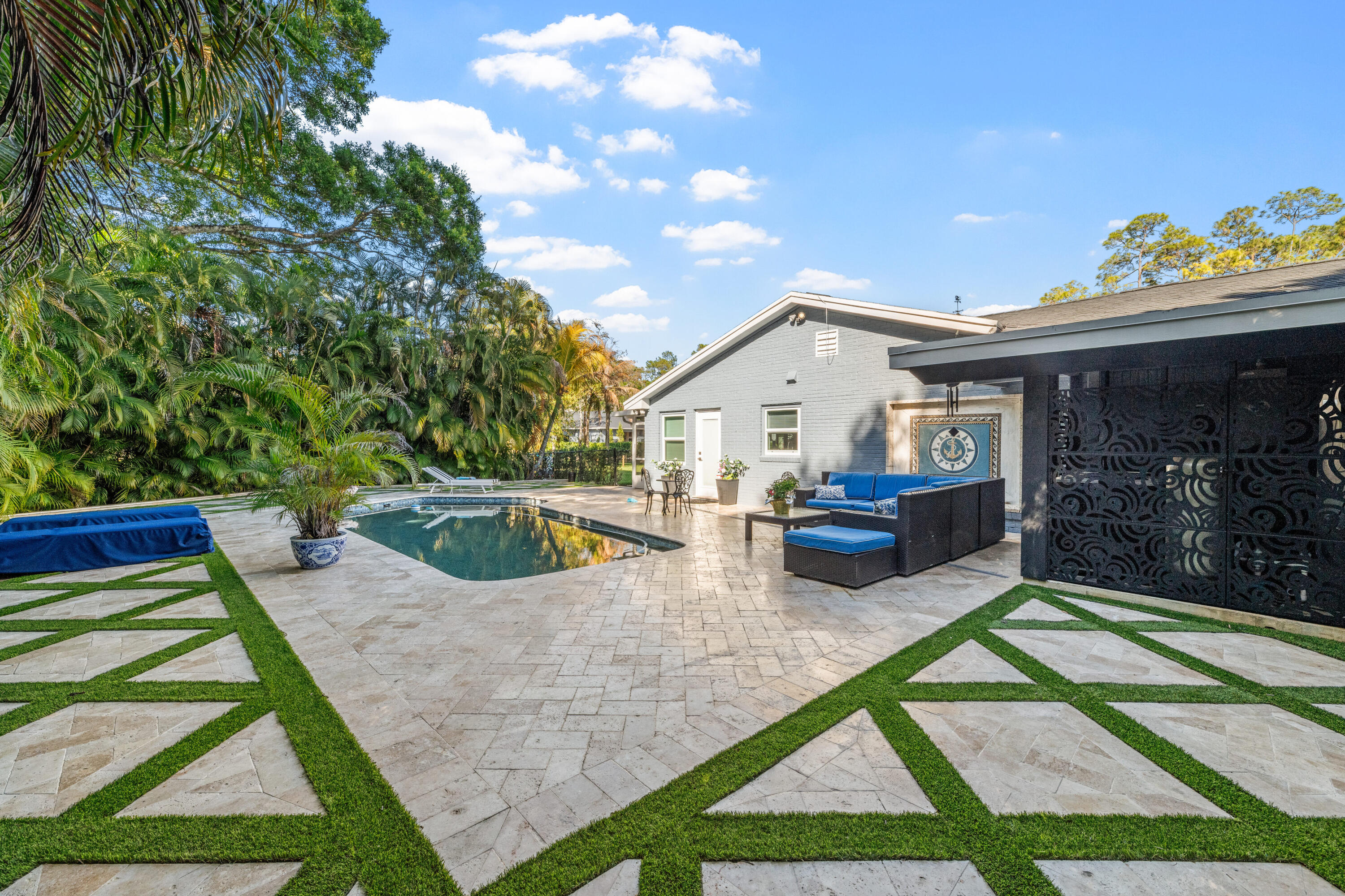 LOXAHATCHEE GROVES - Residential