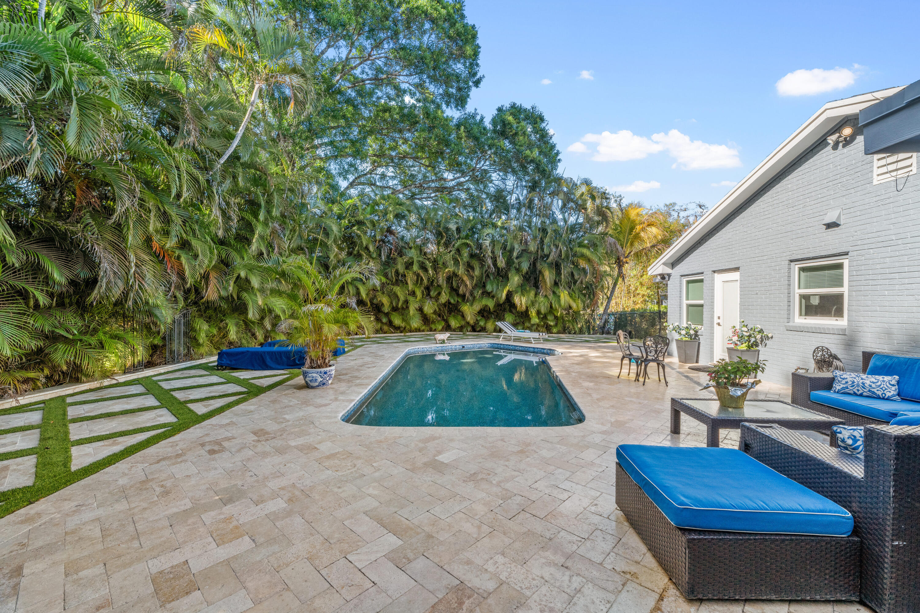 LOXAHATCHEE GROVES - Residential