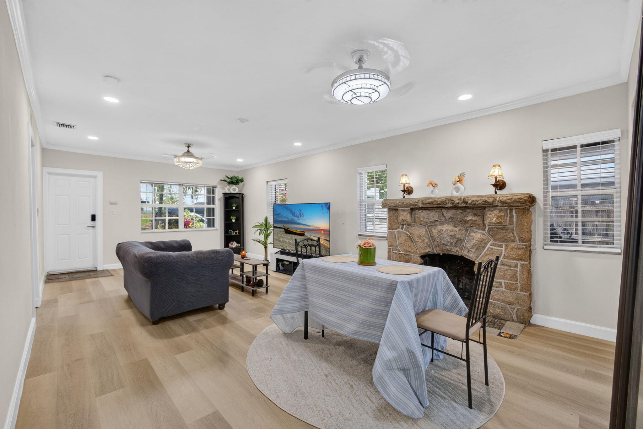 NORTH LAKE WORTH - Residential Income