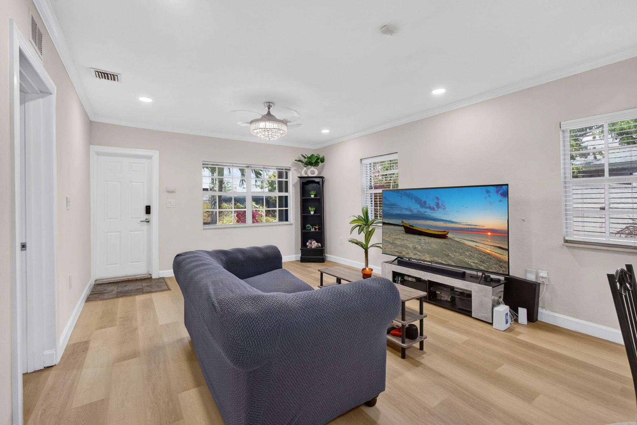 NORTH LAKE WORTH - Residential Income