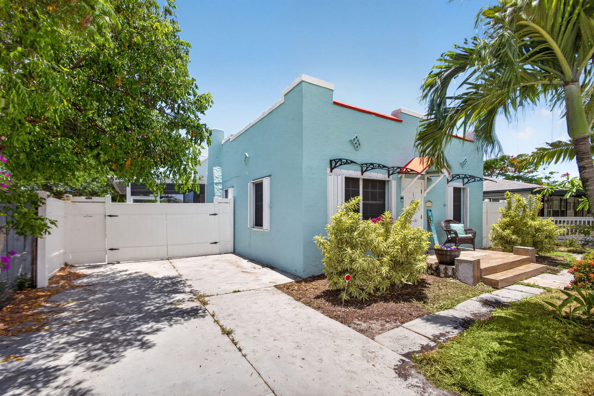 NORTH LAKE WORTH - Residential Income
