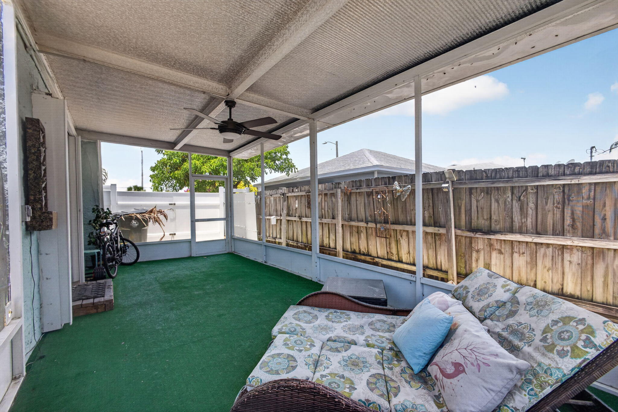 NORTH LAKE WORTH - Residential Income