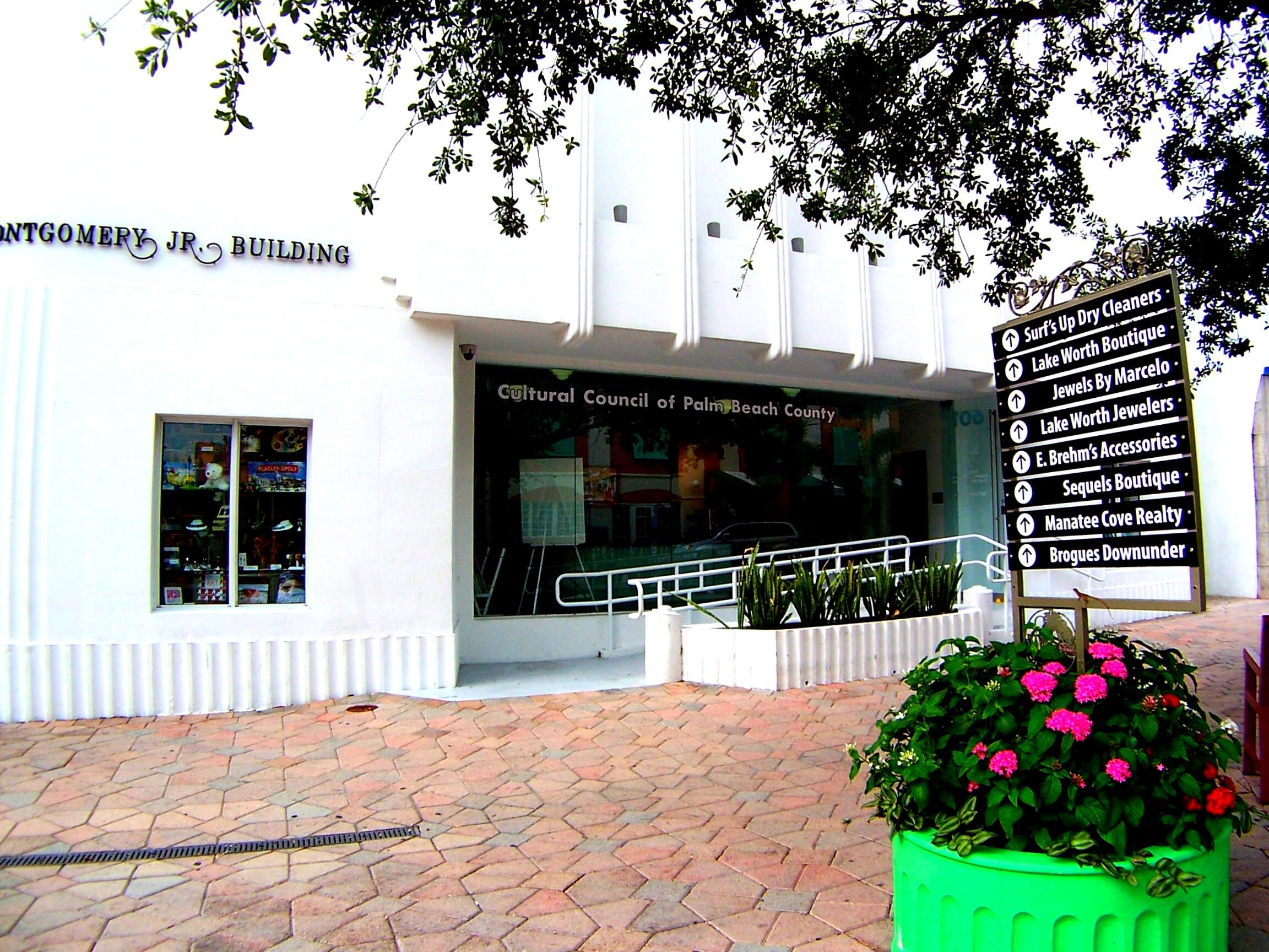 NORTH LAKE WORTH - Residential Income