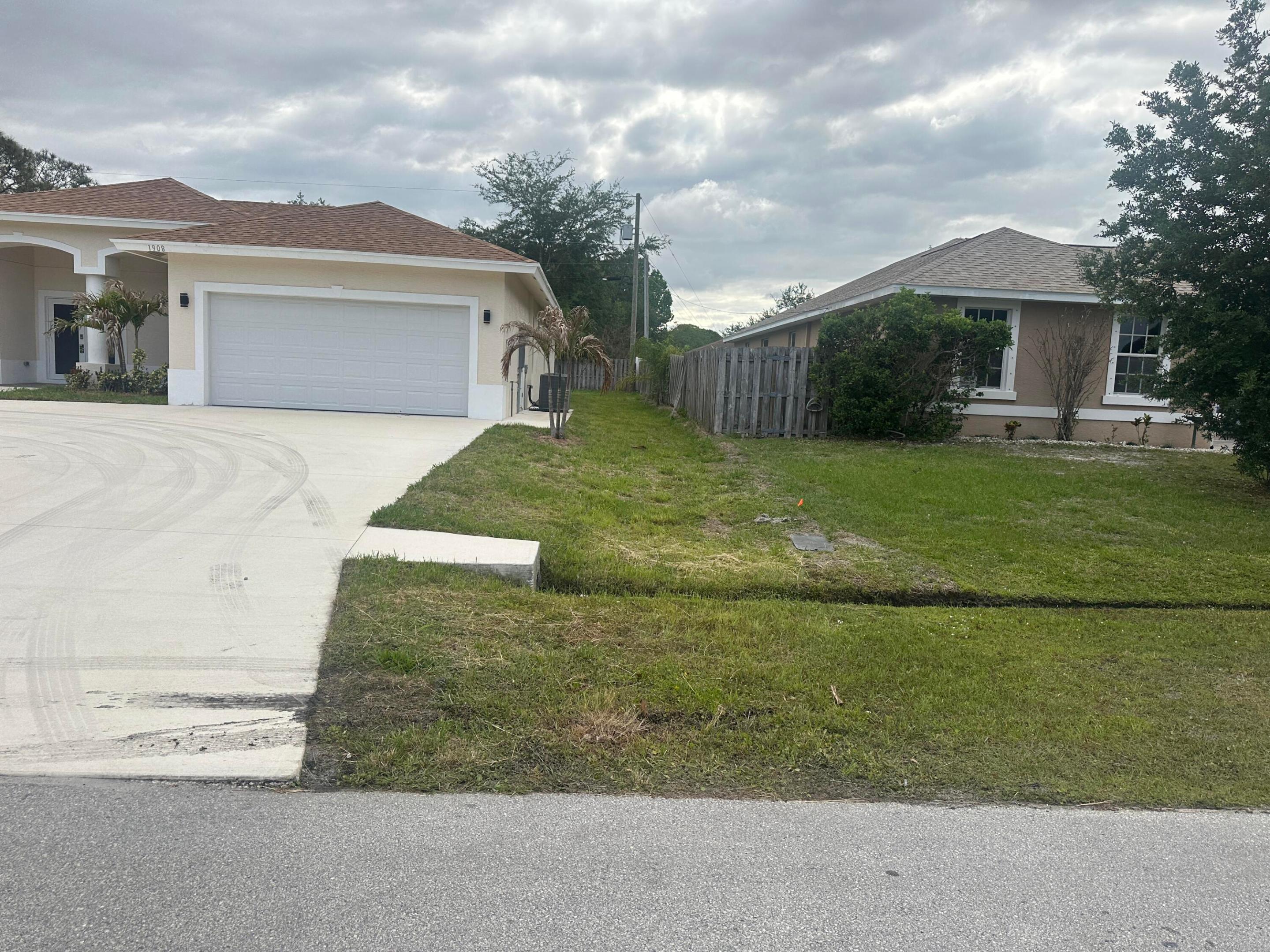 PORT ST LUCIE SECTION 8 - Residential