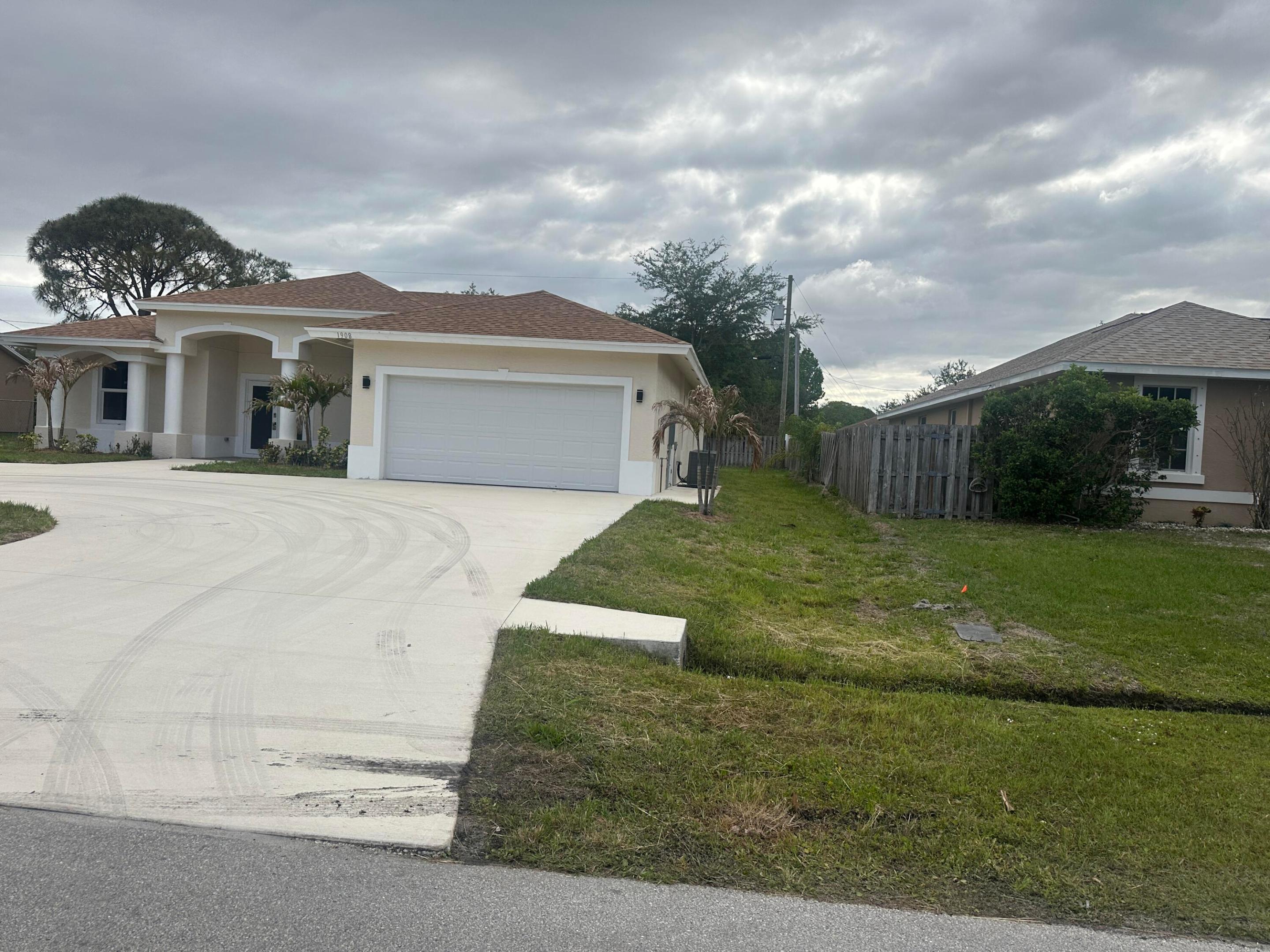 PORT ST LUCIE SECTION 8 - Residential