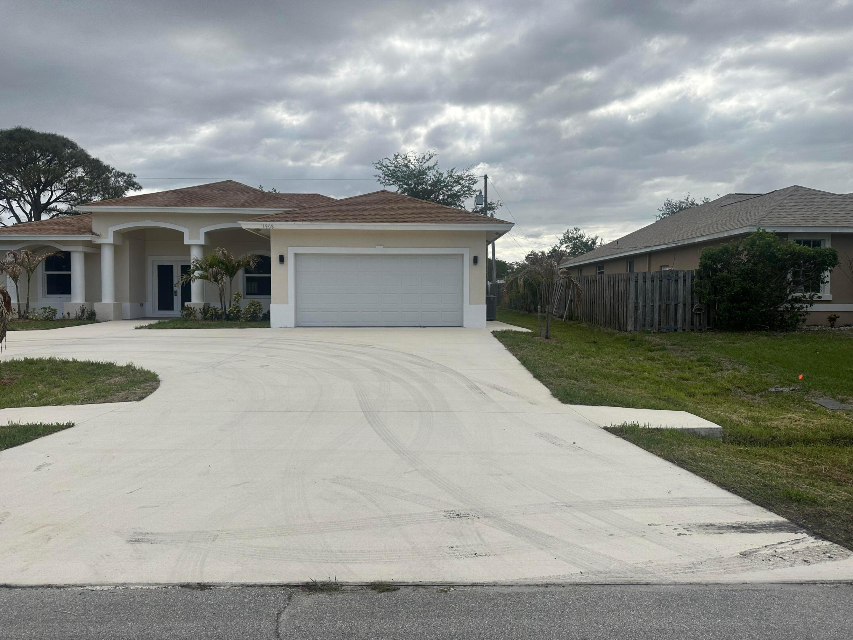 PORT ST LUCIE SECTION 8 - Residential