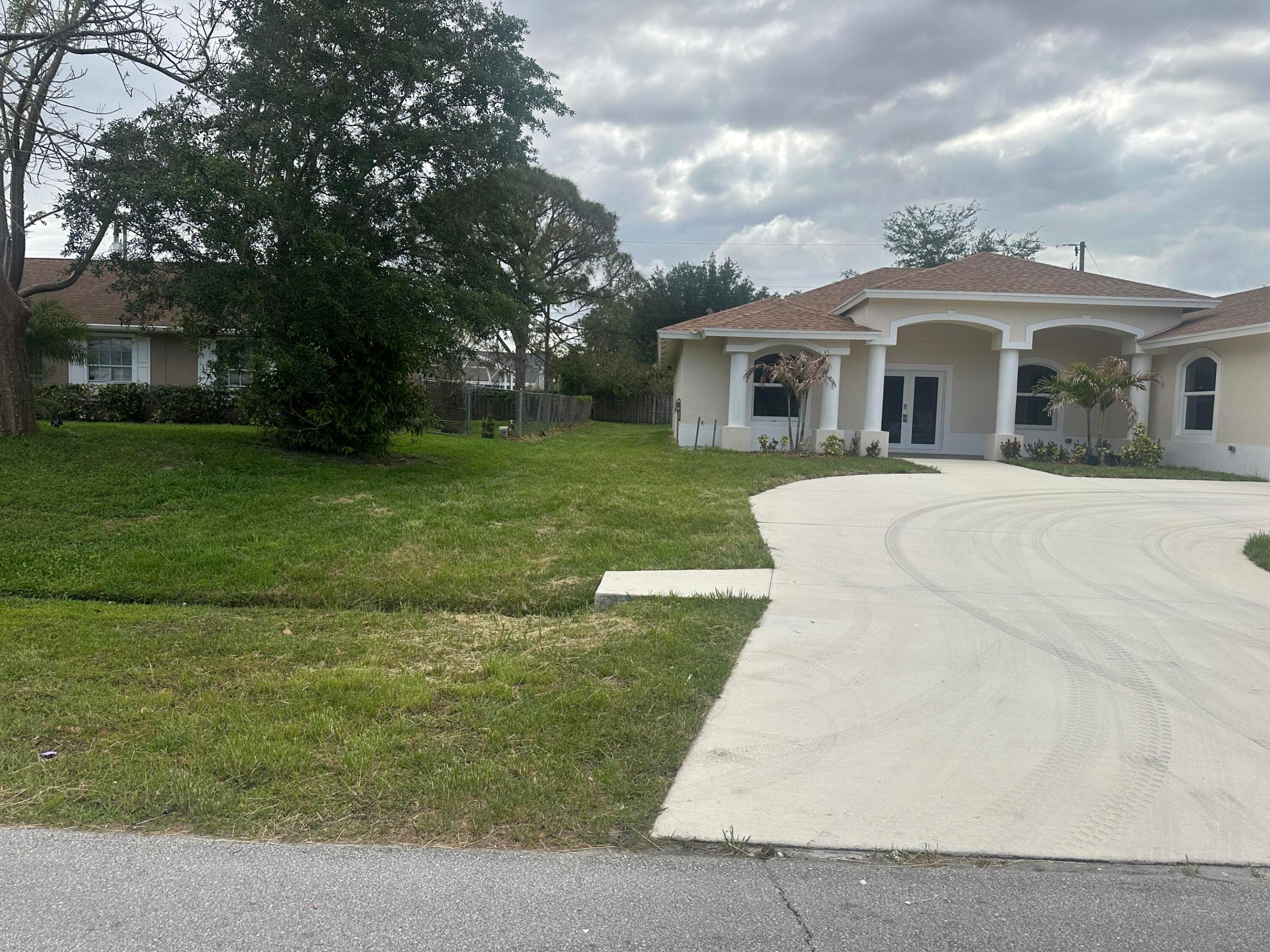 PORT ST LUCIE SECTION 8 - Residential