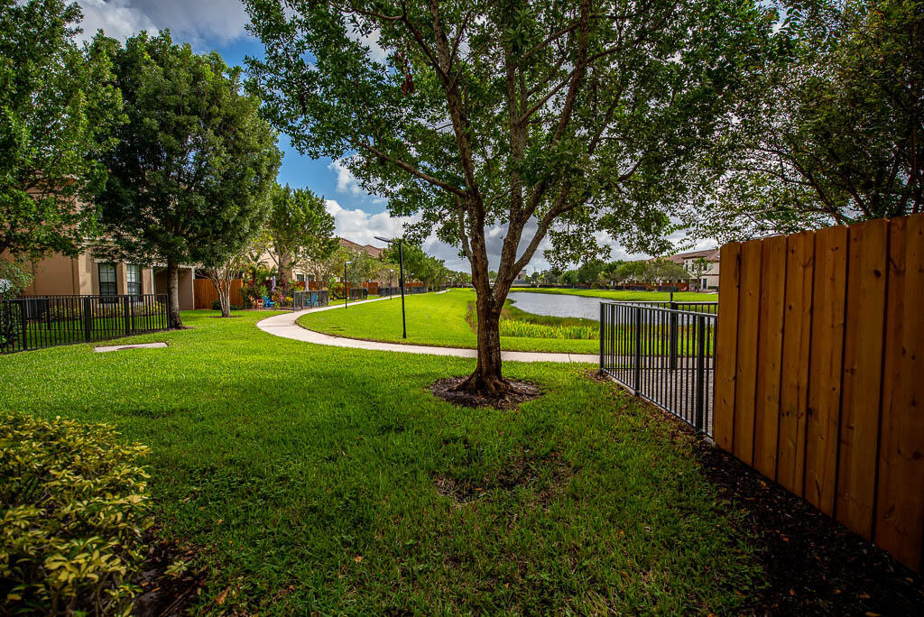 WELLINGTON PARC - Residential Lease
