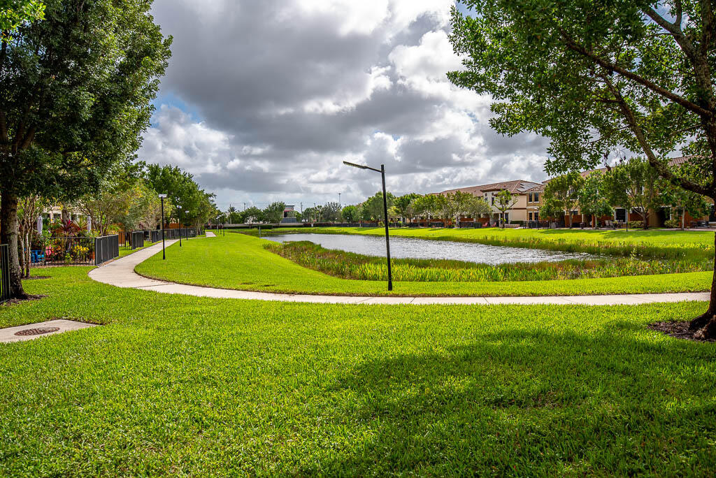 WELLINGTON PARC - Residential Lease
