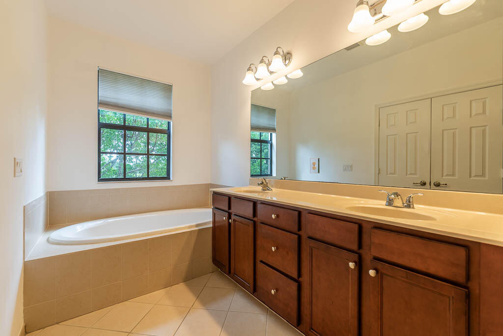 WELLINGTON PARC - Residential Lease