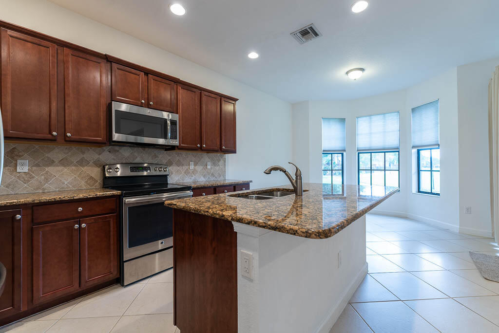 WELLINGTON PARC - Residential Lease