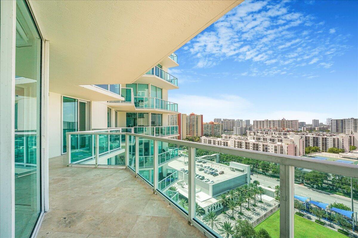 ST TROPEZ ON THE BAY II CONDO - Residential