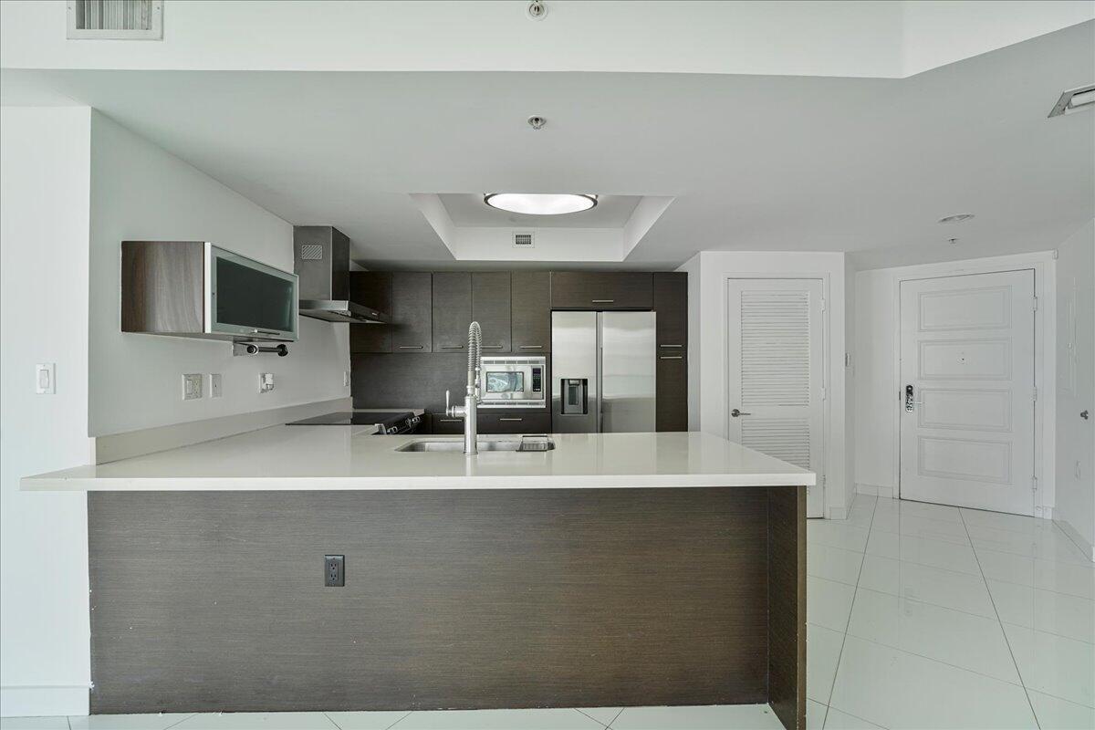 ST TROPEZ ON THE BAY II CONDO - Residential
