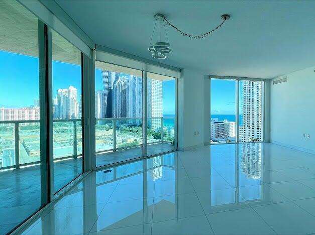 ST TROPEZ ON THE BAY II CONDO - Residential