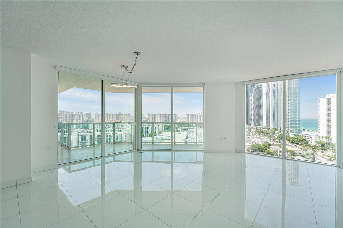 ST TROPEZ ON THE BAY II CONDO - Residential
