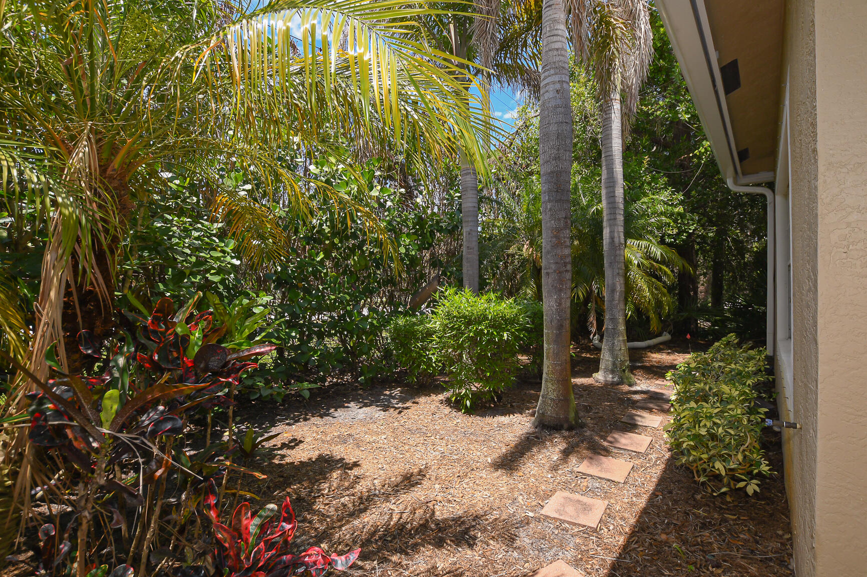 RIVER PLACE ON THE ST LUCIE NO 5 - Residential Lease