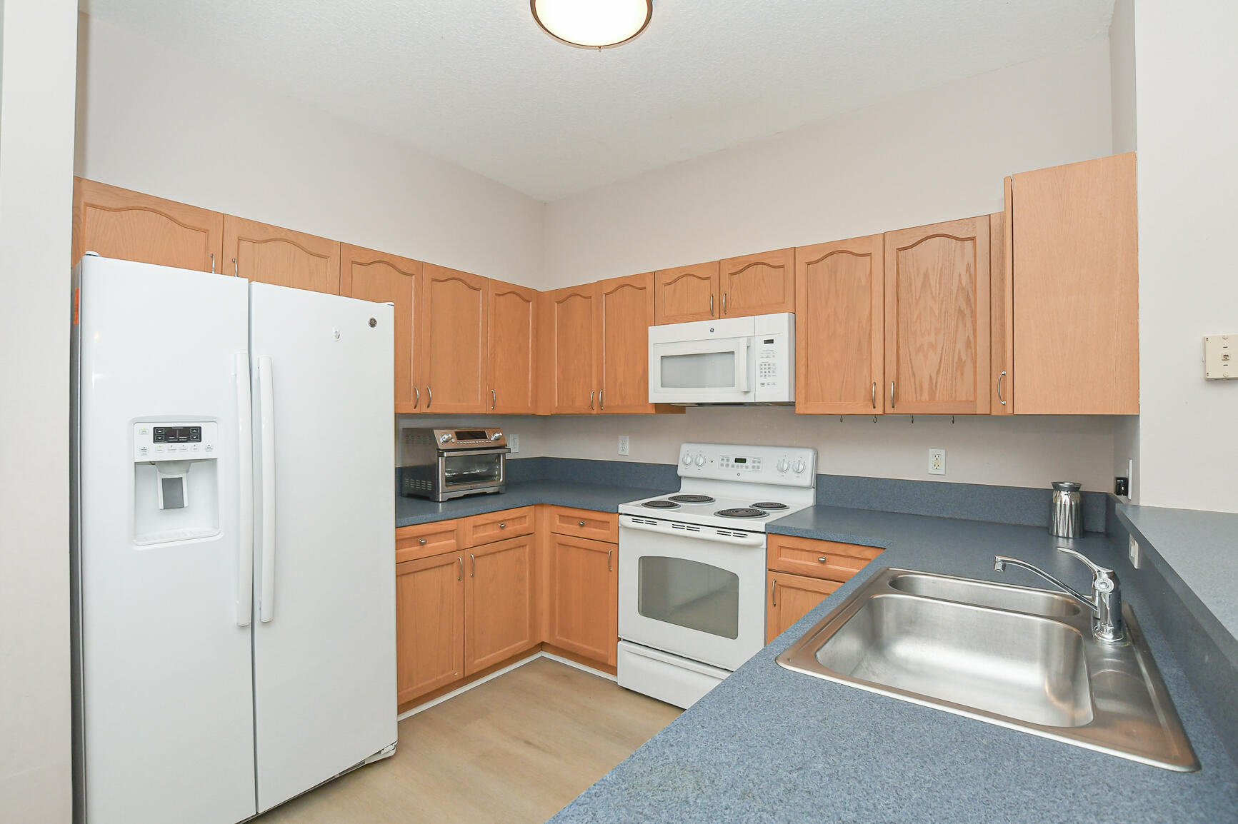 RIVER PLACE ON THE ST LUCIE NO 5 - Residential Lease