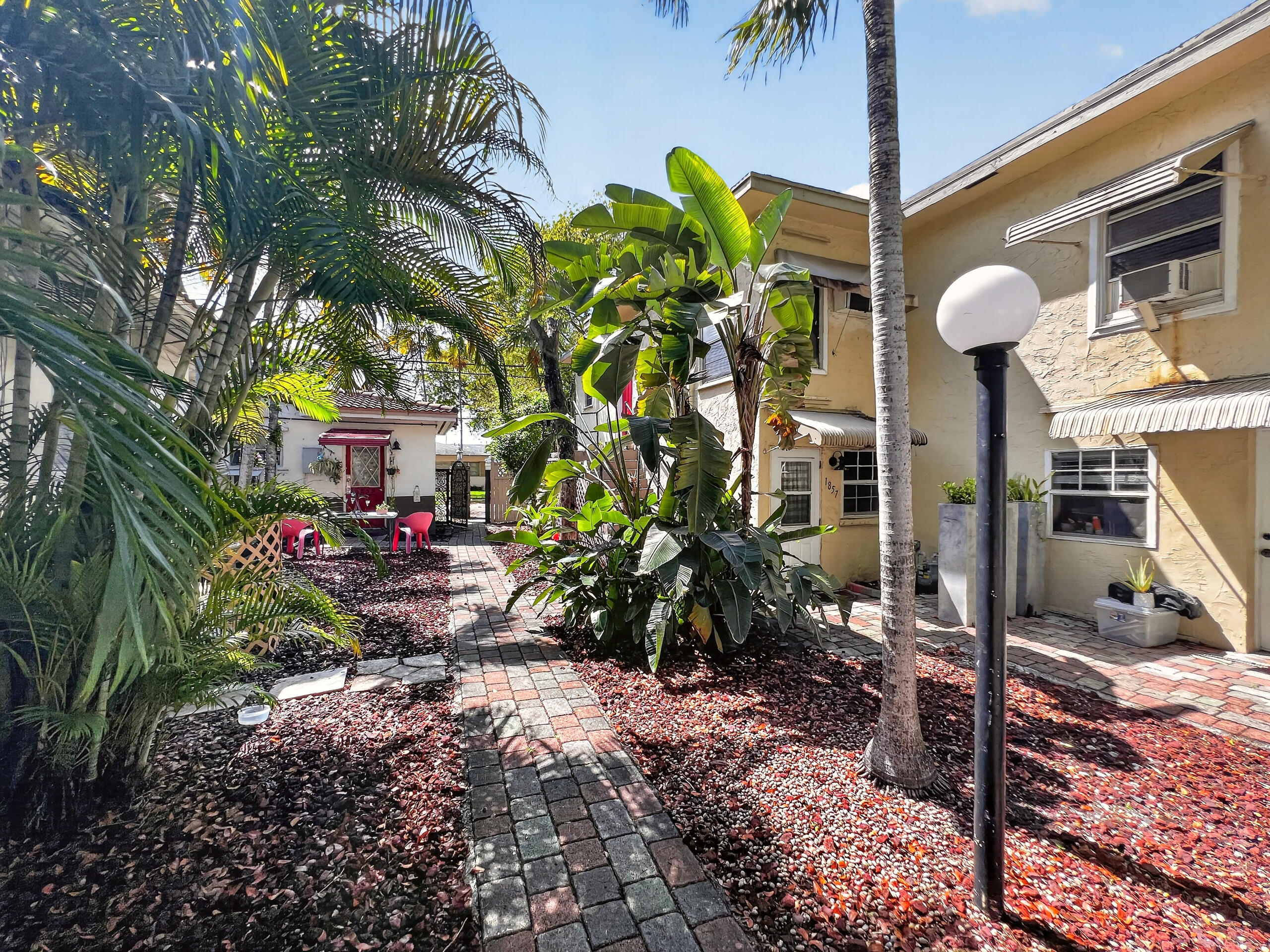 HOLLYWOOD - Residential Lease