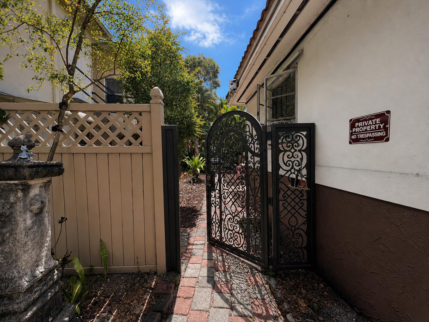 HOLLYWOOD - Residential Lease
