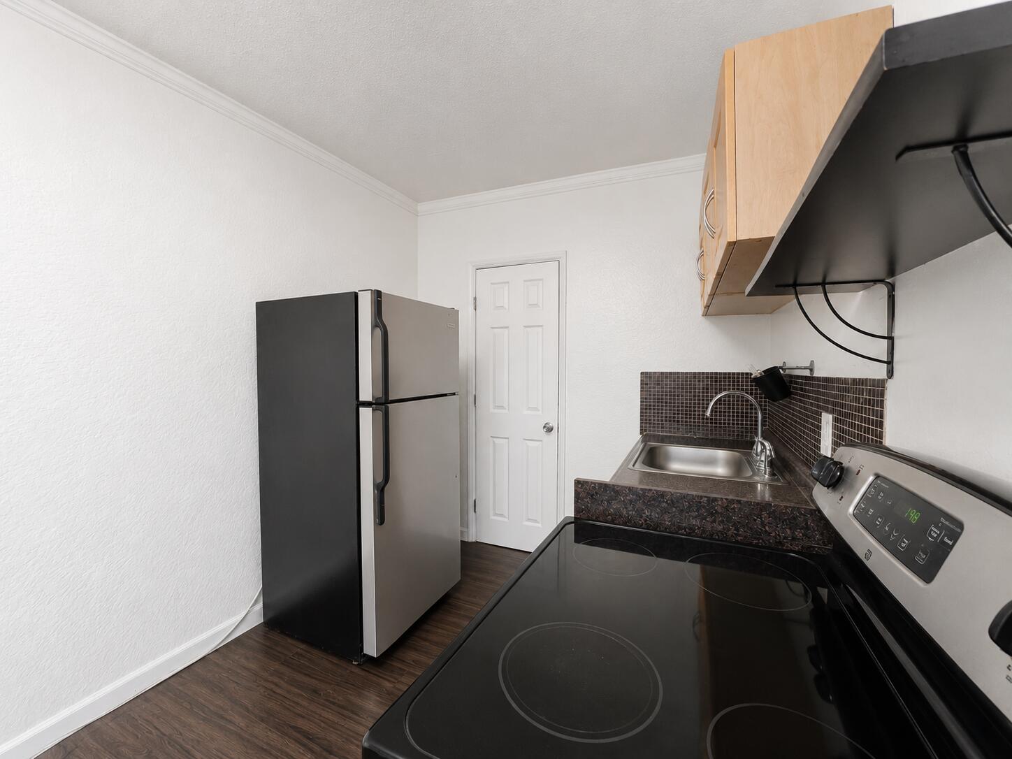 HOLLYWOOD - Residential Lease