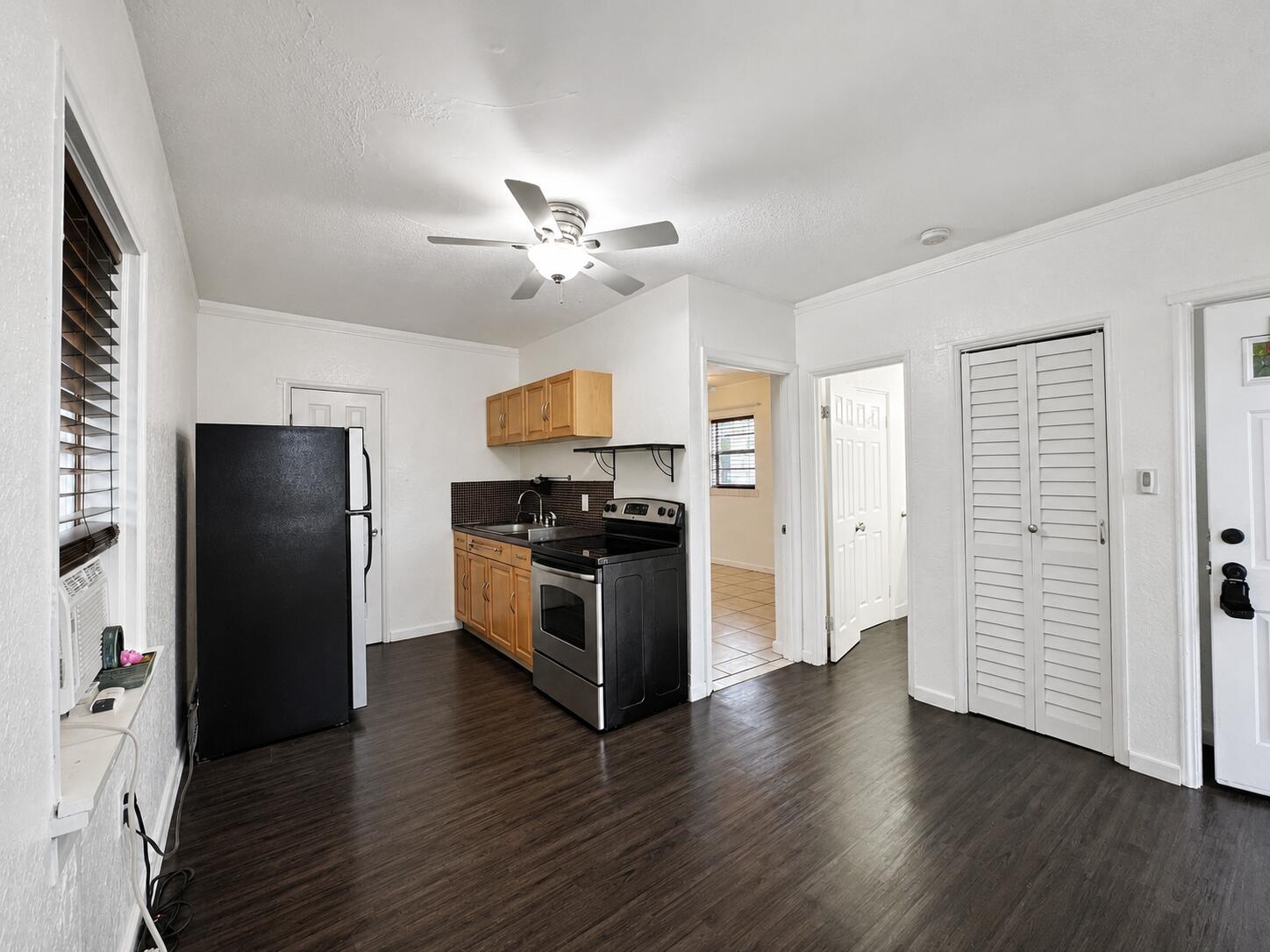 HOLLYWOOD - Residential Lease