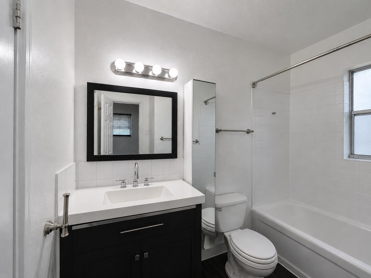HOLLYWOOD - Residential Lease