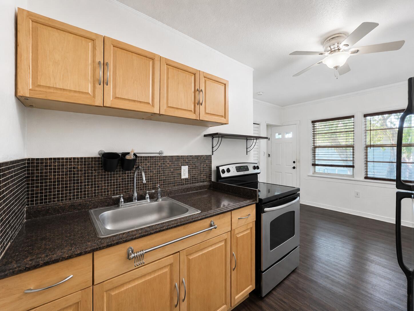 HOLLYWOOD - Residential Lease