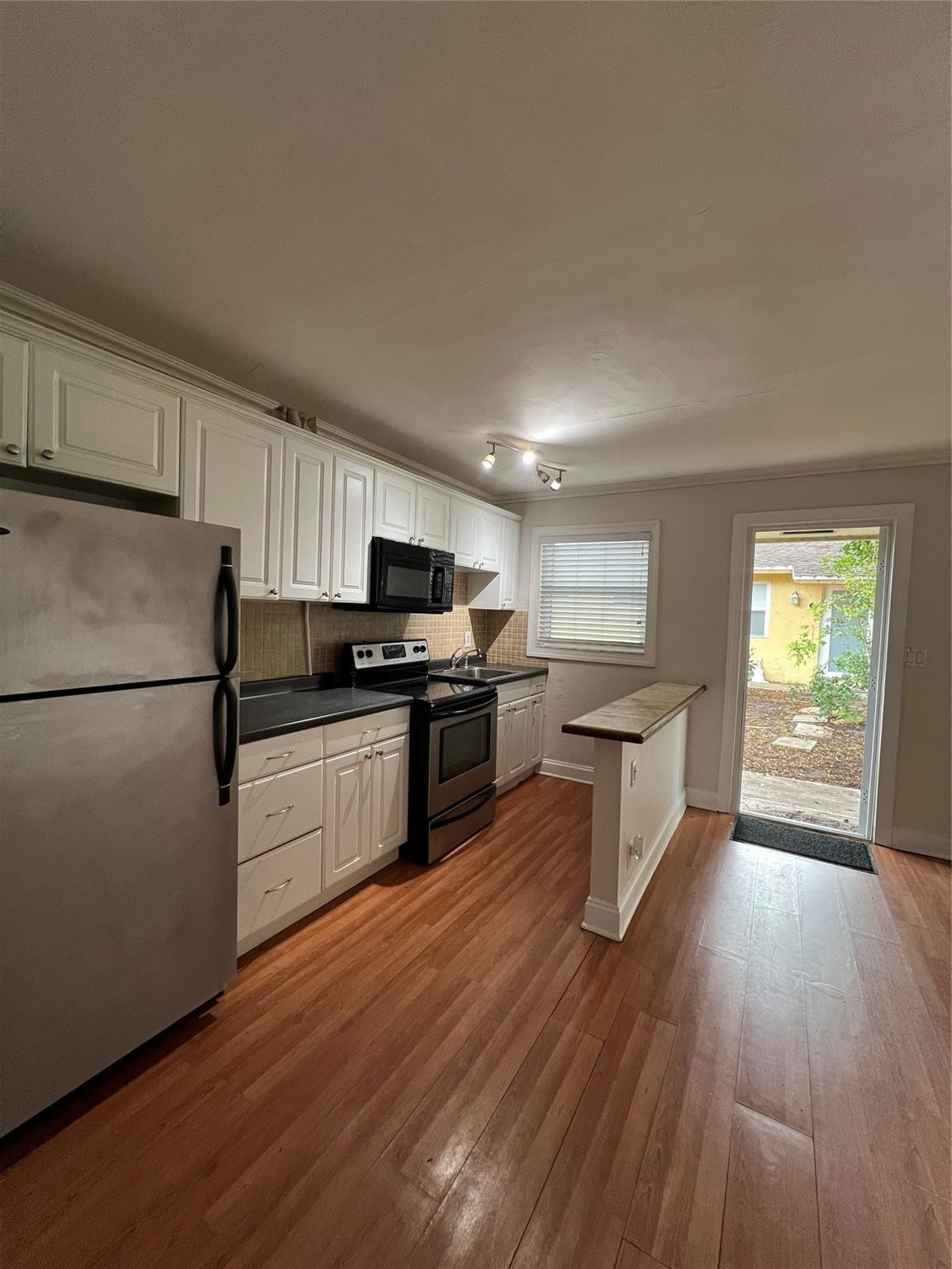 HEMINGWAY AT MIDDLE RIVER - Residential Lease
